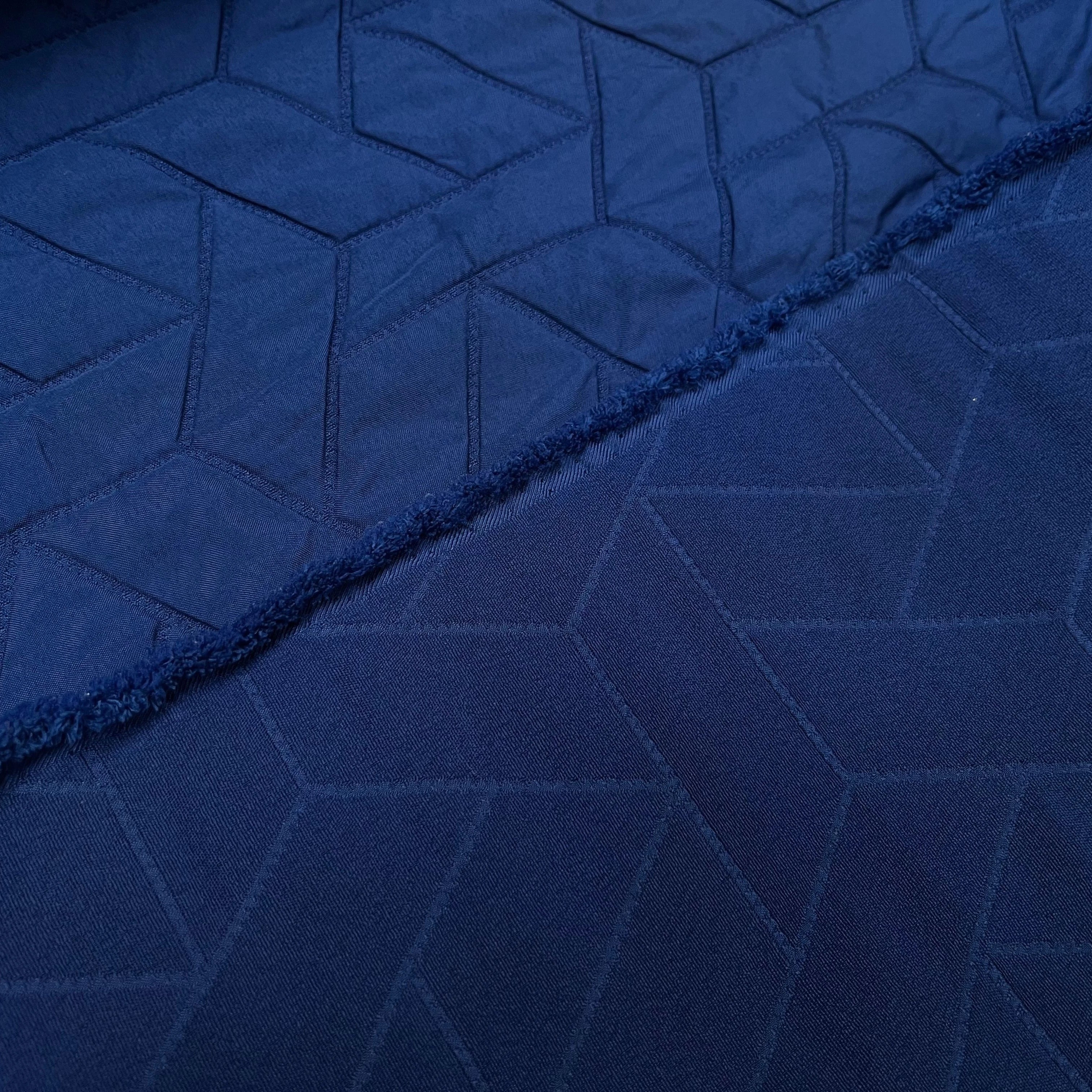 TISSU MATELASSÉ BLEU MOTIF RECTANGLE ENVERS DOUX - My Little Coupon