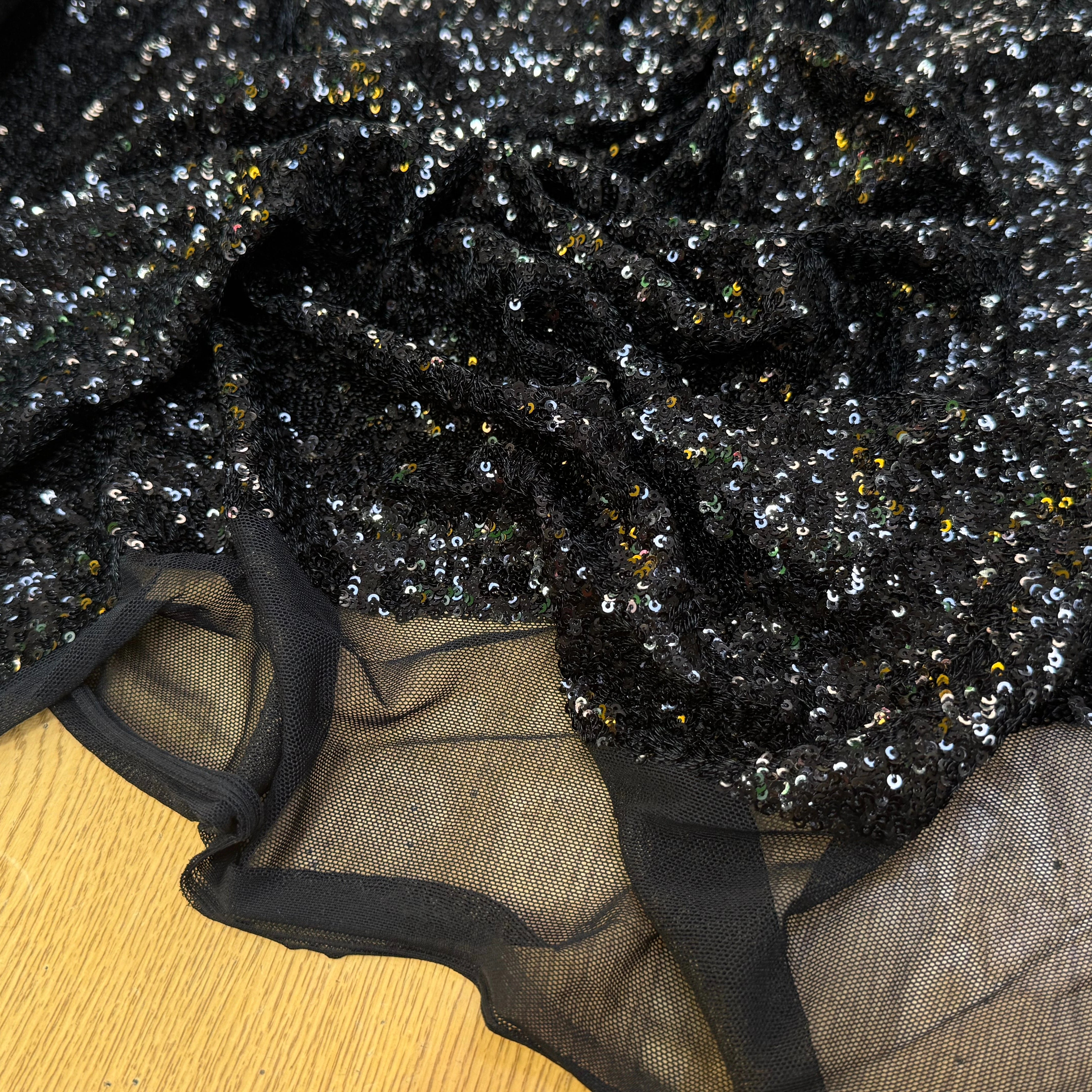 TISSU MINI PAILLETTE SUIR RÉSILLE NOIR - My Little Coupon