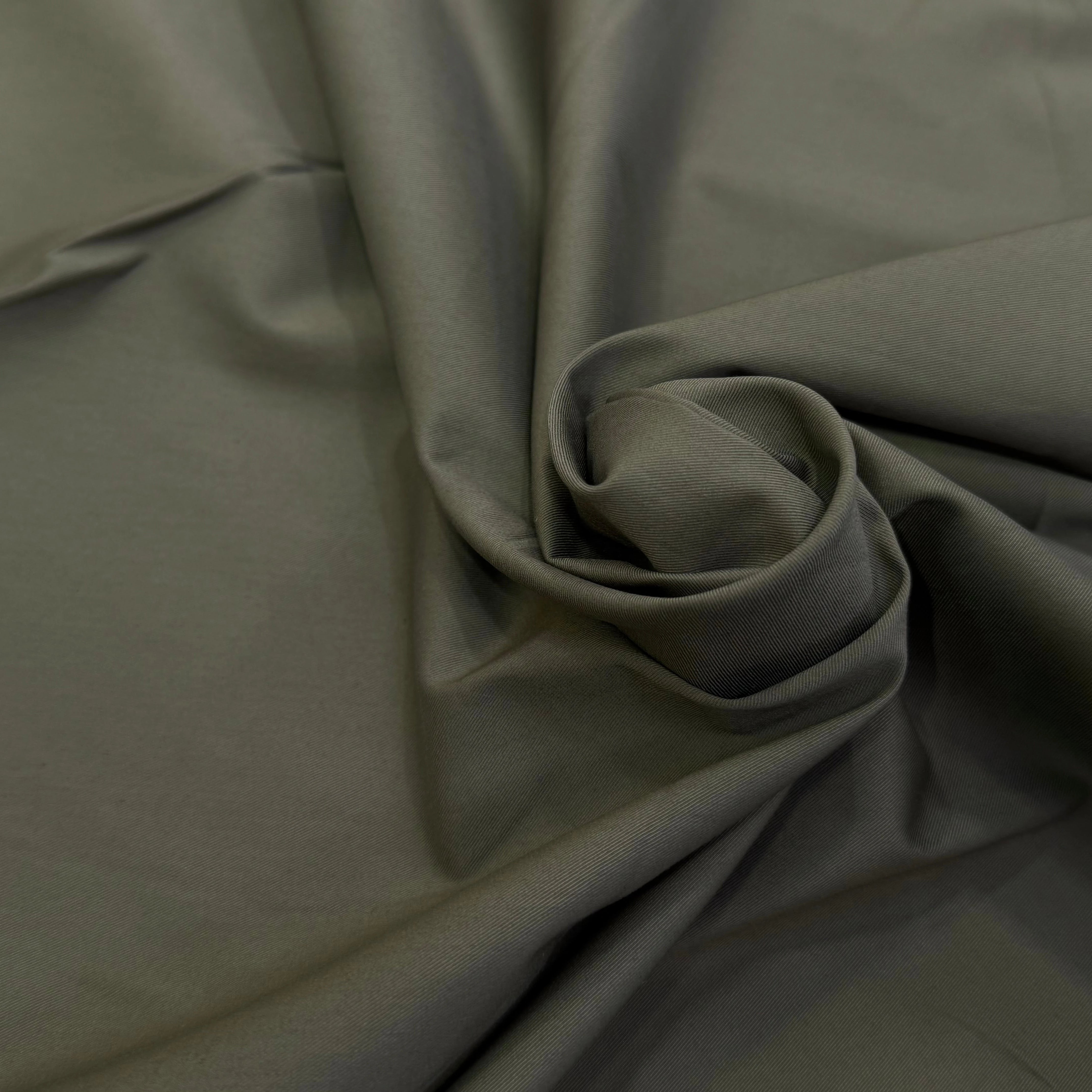 TISSU POLYCOTON LÉGÈREMENT STRIÉ STRETCH KAKI BELLE TENUE - My Little Coupon