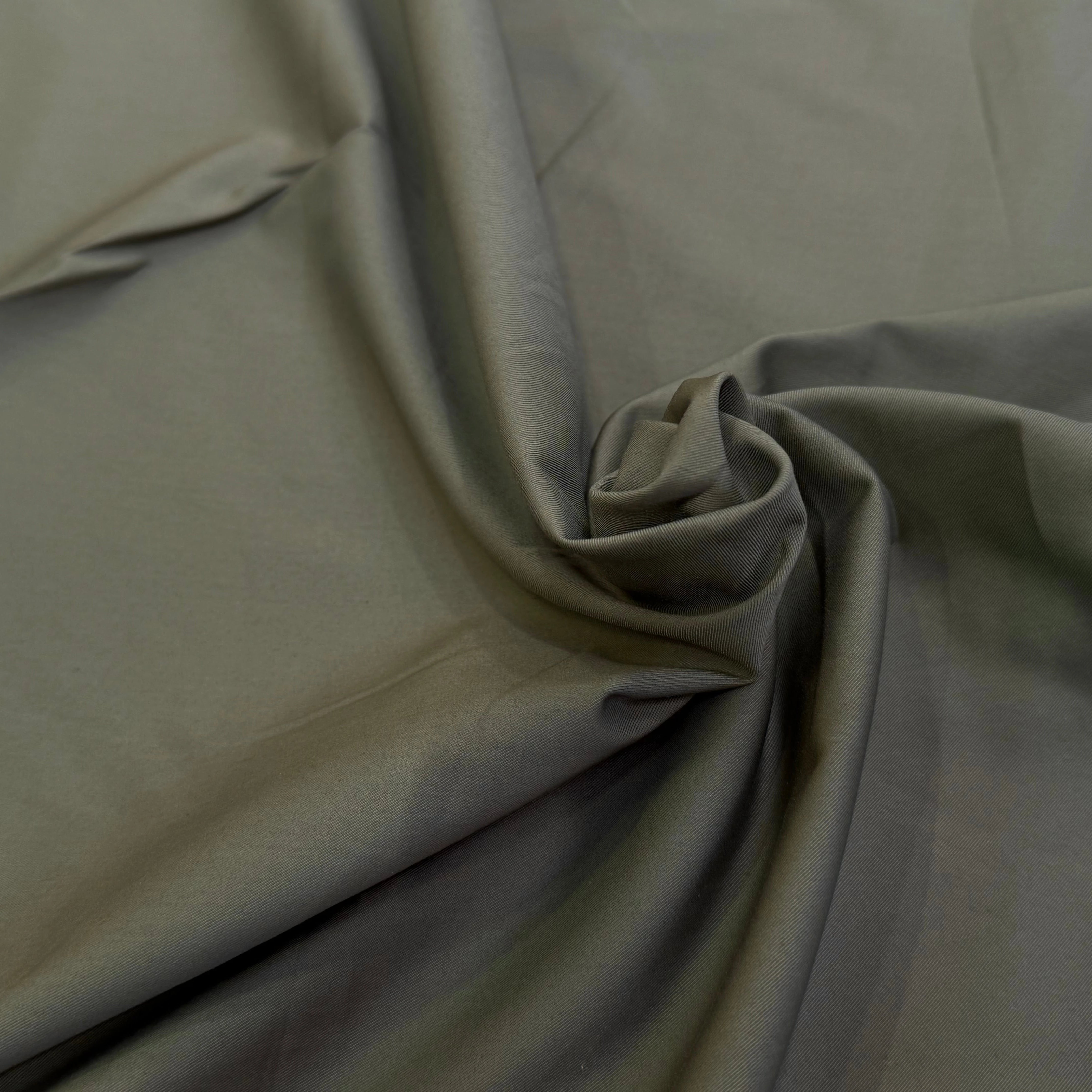 TISSU POLYCOTON LÉGÈREMENT STRIÉ STRETCH KAKI BELLE TENUE - My Little Coupon