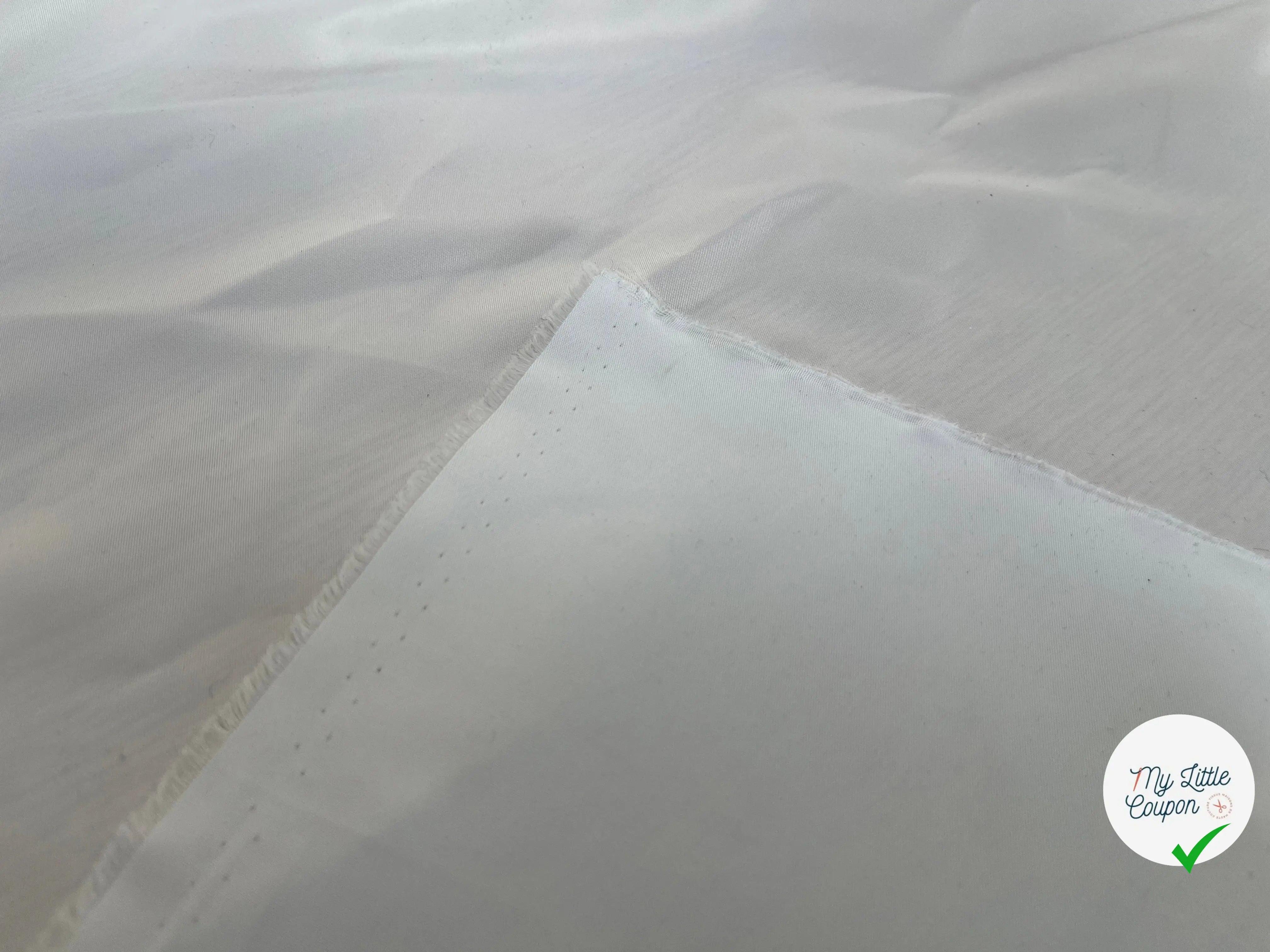 TISSU SATINÉ BLANC CASSÉ POLYESTER - My Little Coupon