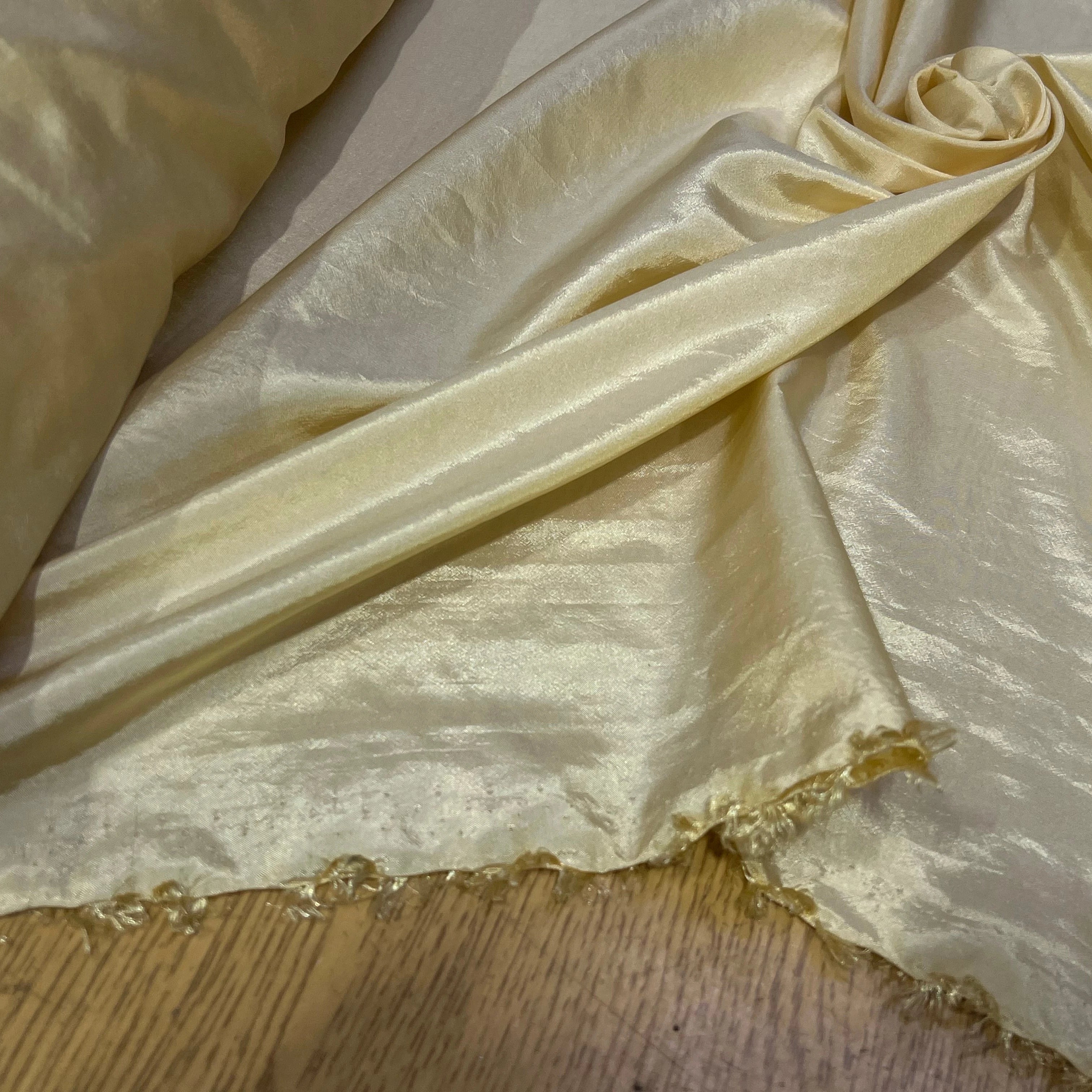 TISSU SATINÉ JAUNE VANILLE - My Little Coupon