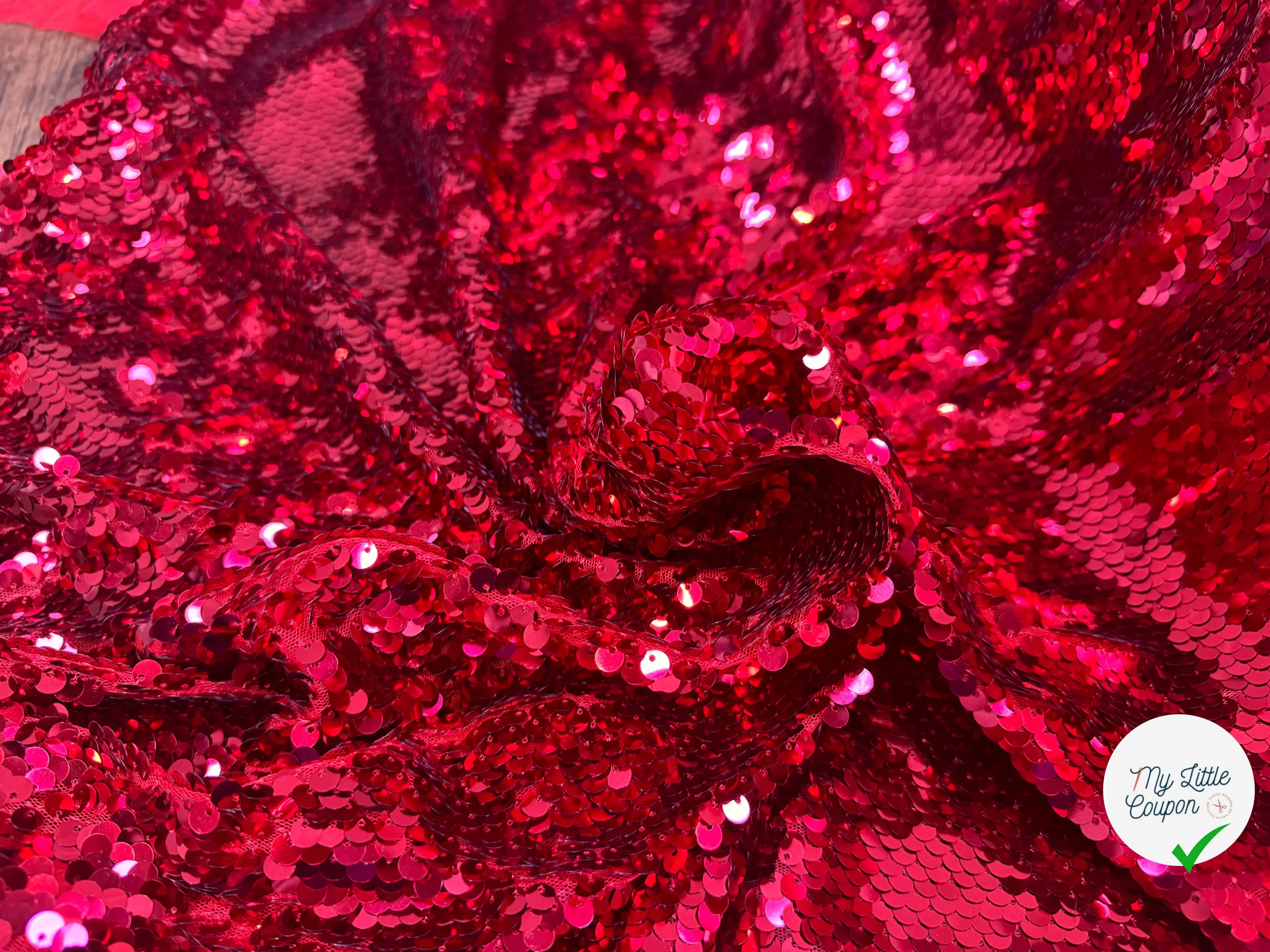 TISSU SEQUIN PAILLETTES SUR TULLE ROUGE RUBIS - My Little Coupon
