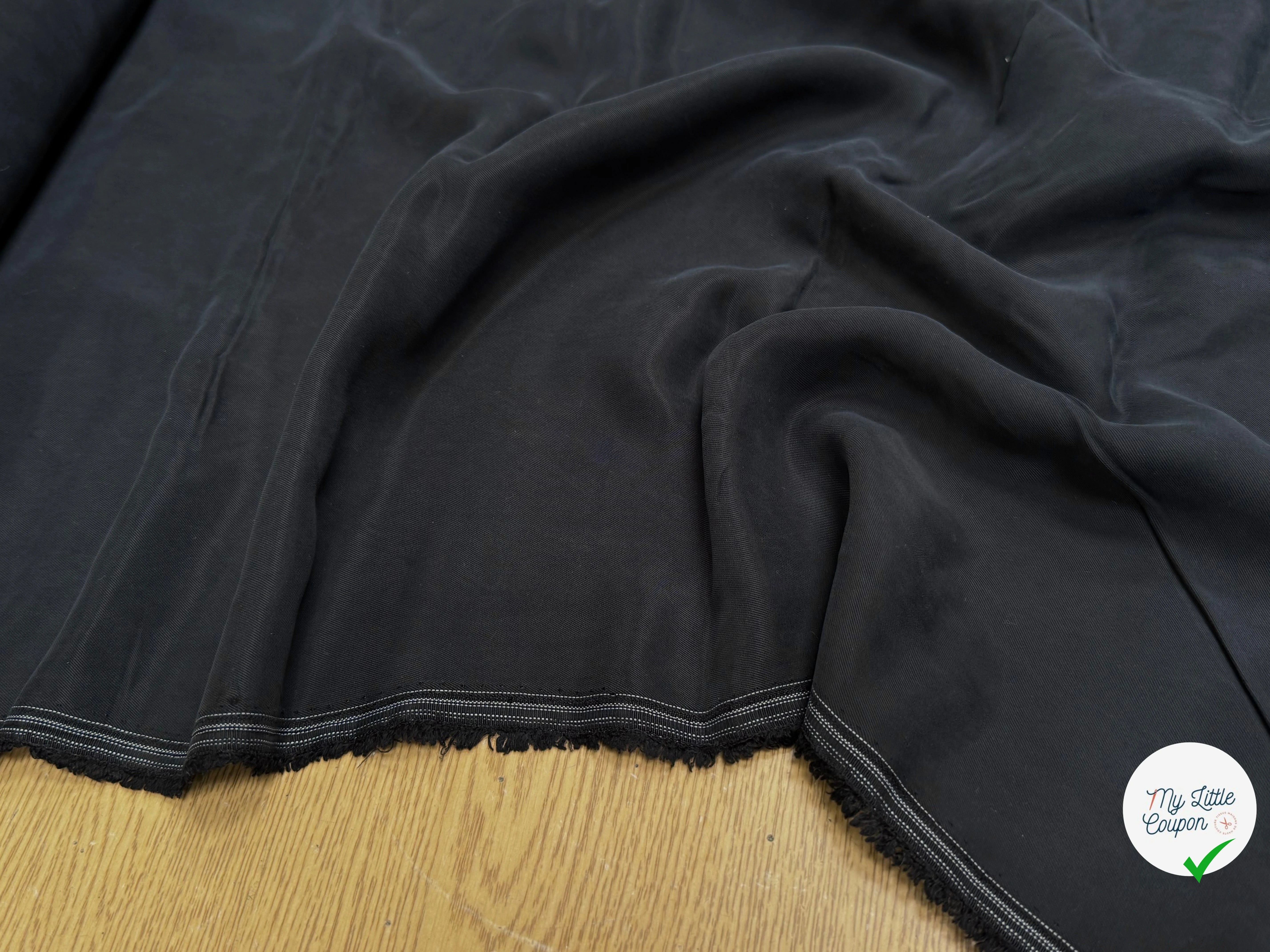 TISSU SERGÉ COTON ASPECT PEACHSKIN DOUX NOIR ANTHRACITE - My Little Coupon