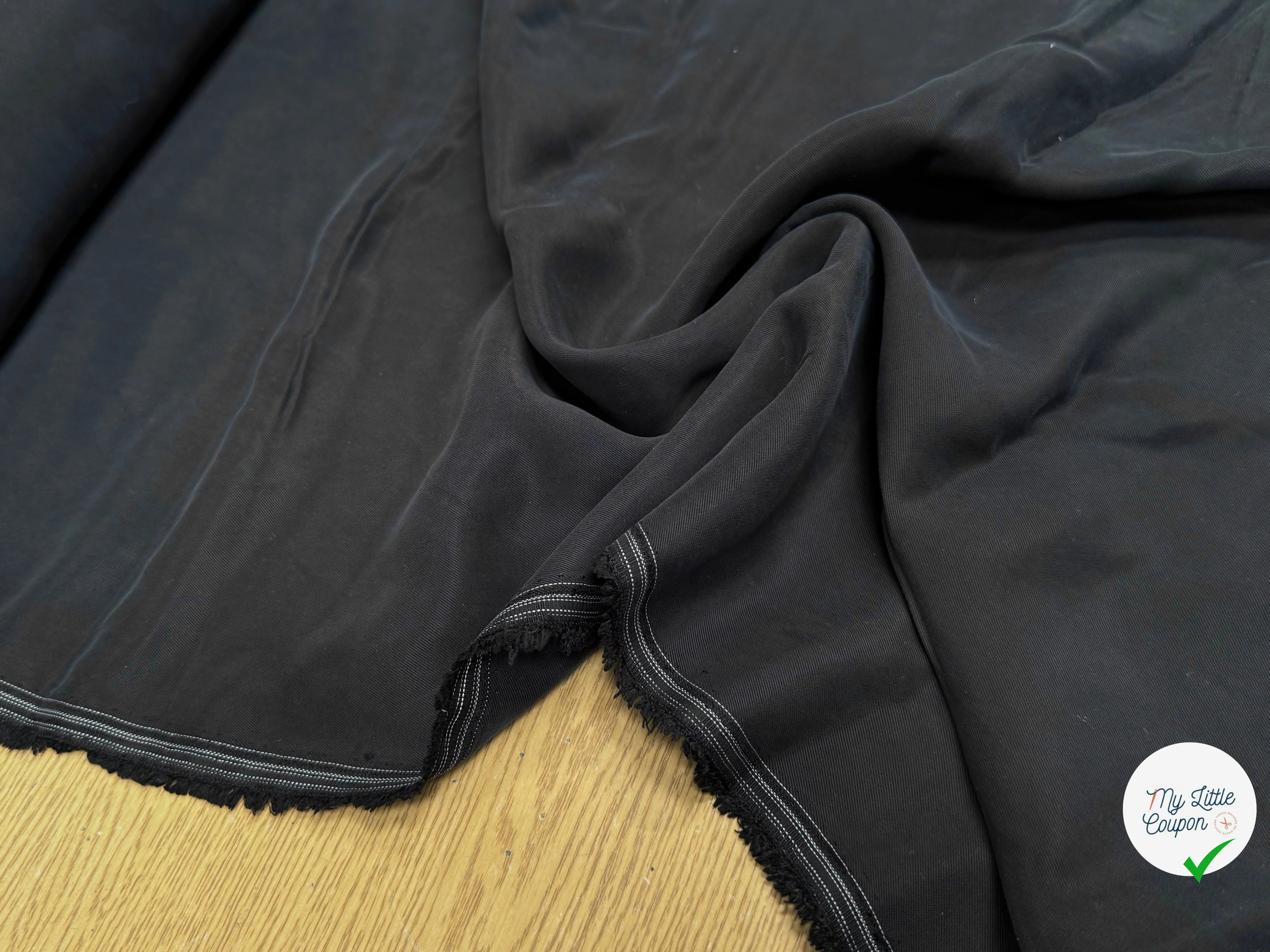 TISSU SERGÉ COTON ASPECT PEACHSKIN DOUX NOIR ANTHRACITE - My Little Coupon