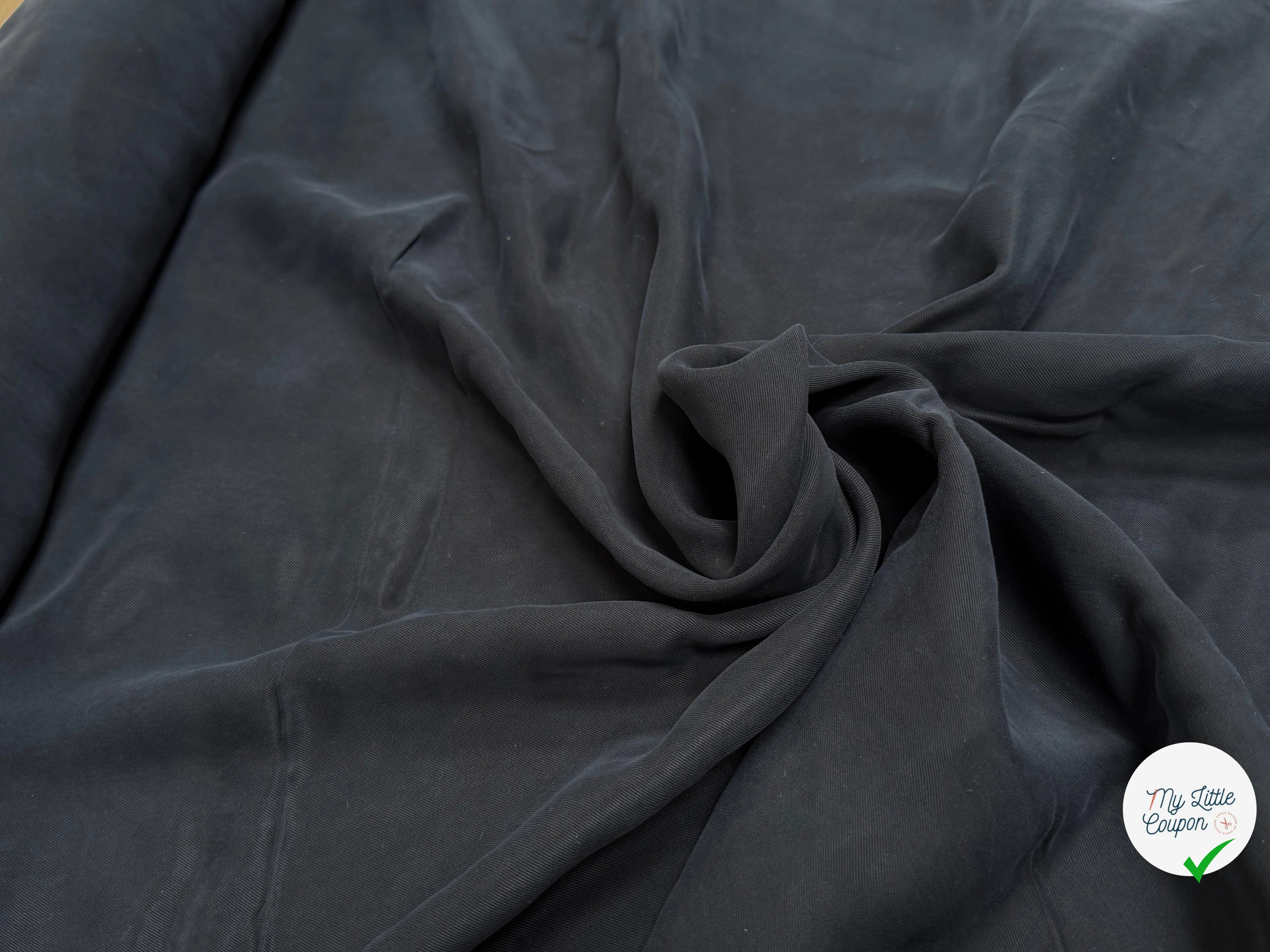 TISSU SERGÉ COTON ASPECT PEACHSKIN DOUX NOIR ANTHRACITE - My Little Coupon