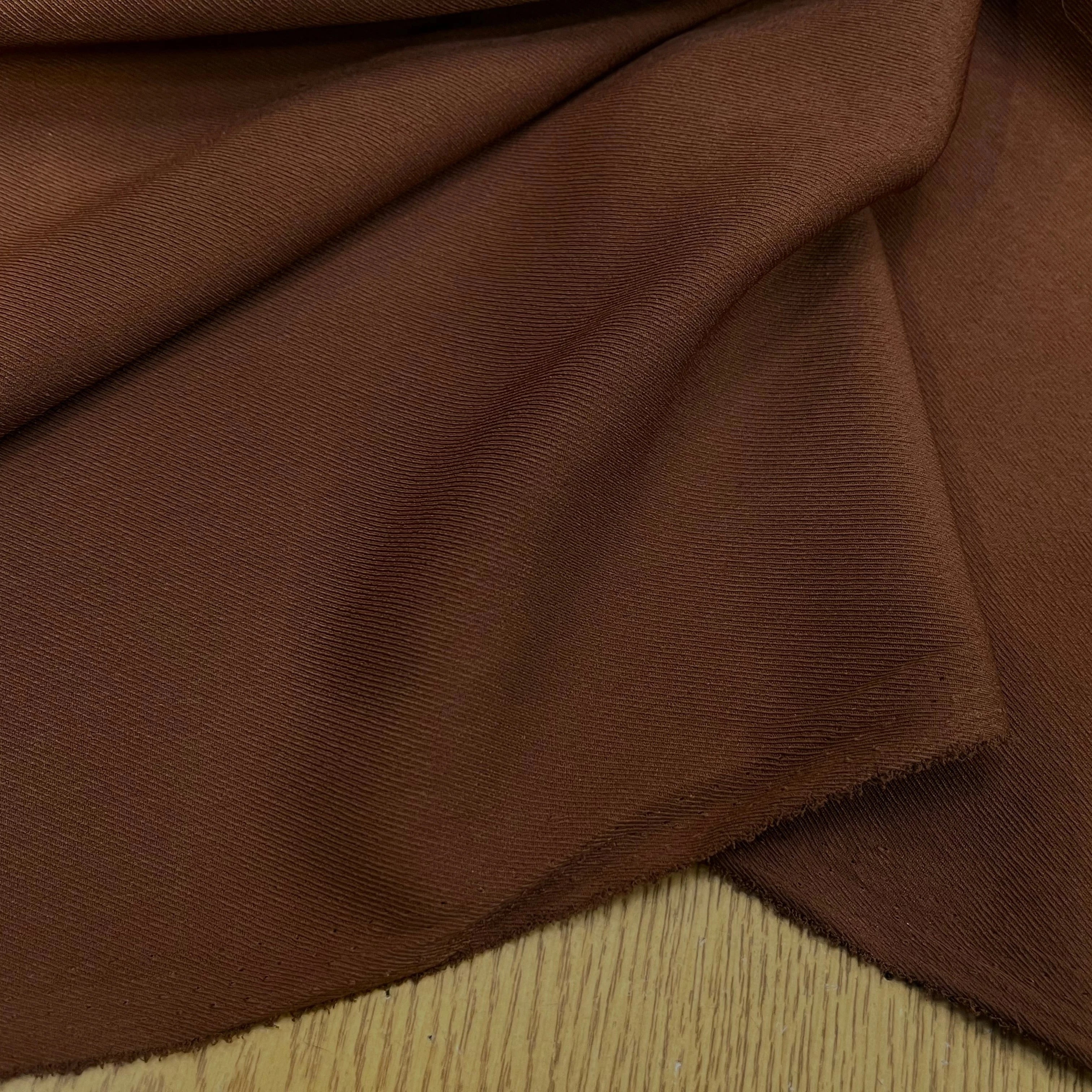TISSU SERGÉ FLUIDE MARRON FONCÉ - My Little Coupon