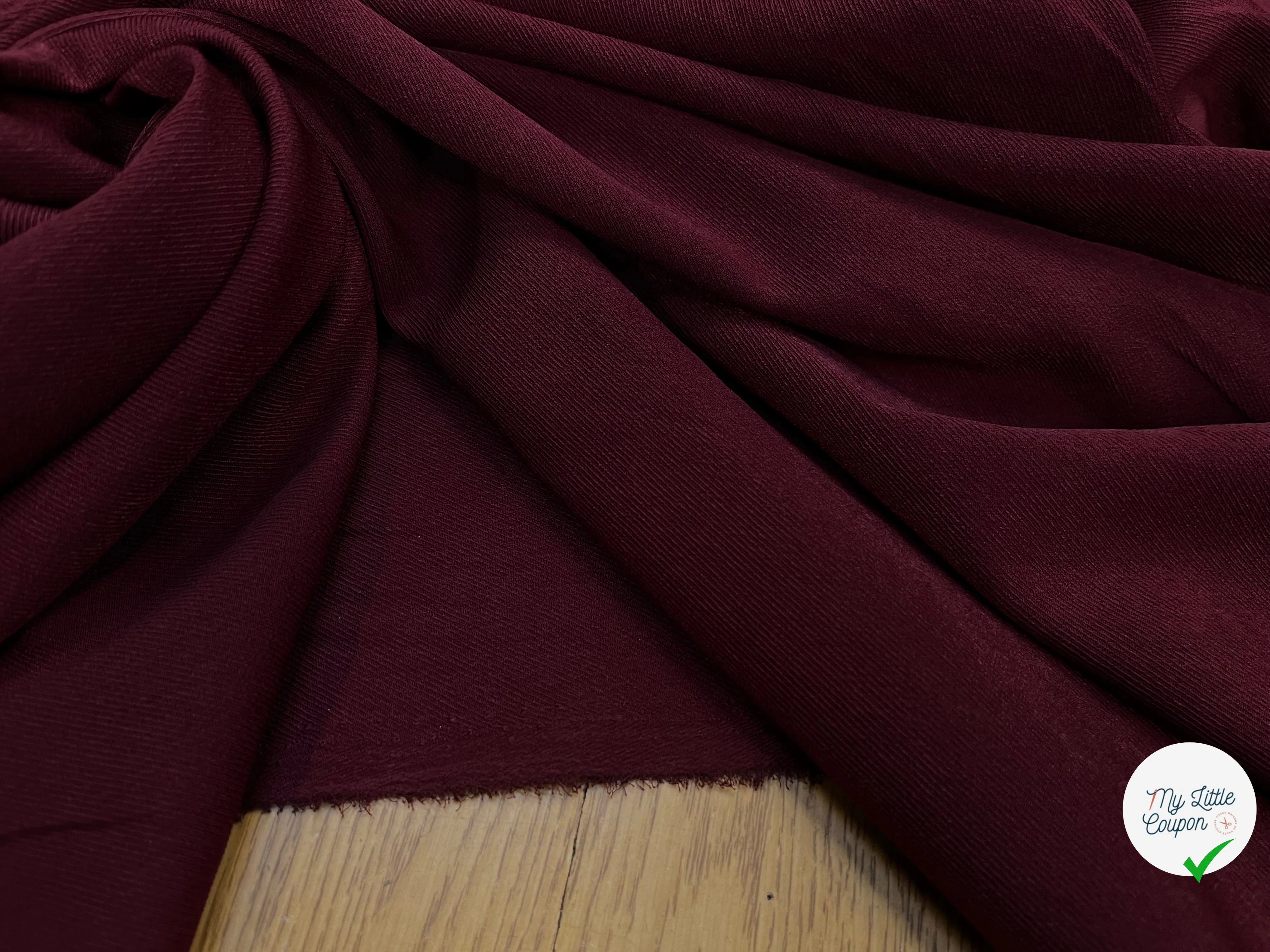TISSU SERGÉ FLUIDE ROUGE BORDEAU - My Little Coupon