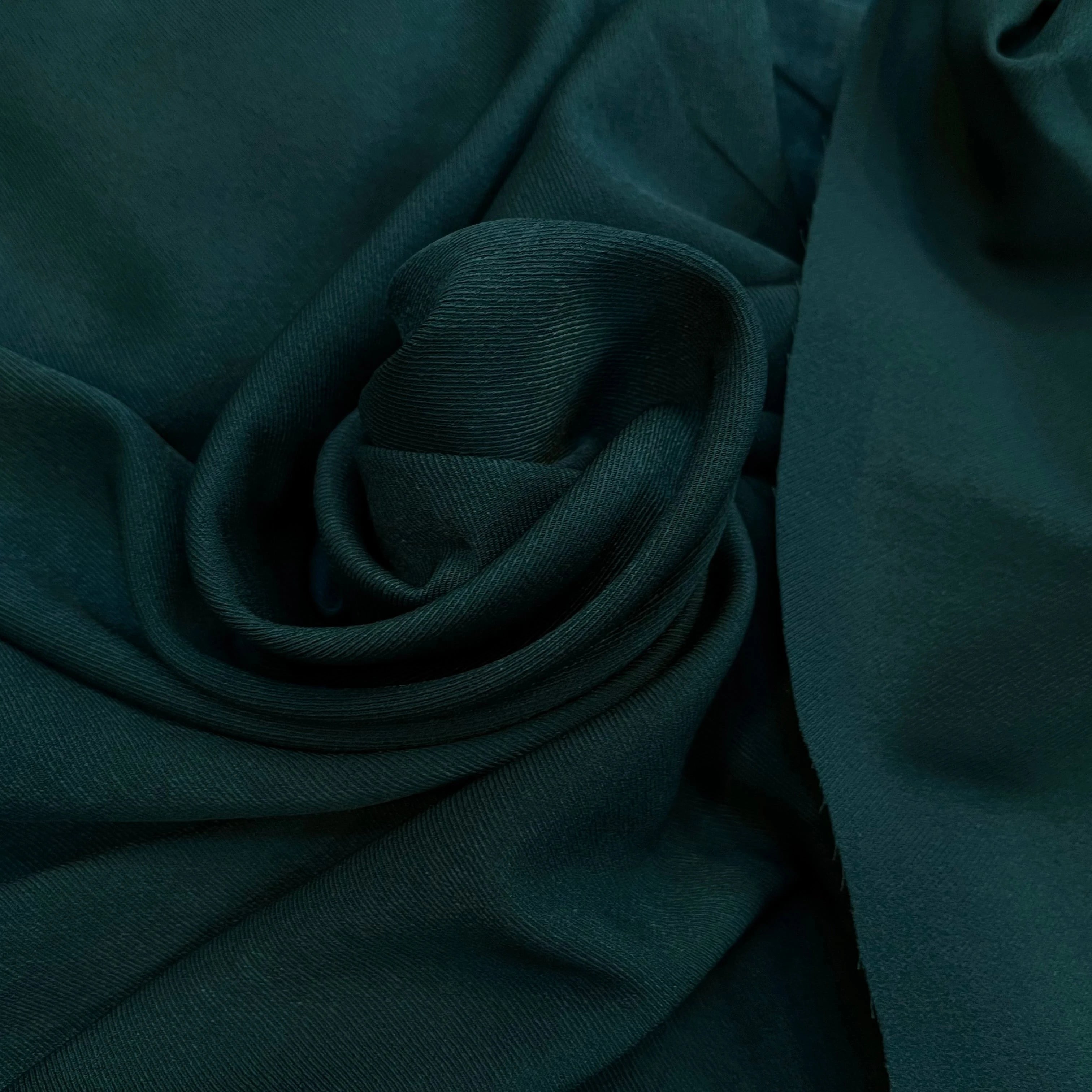 TISSU SERGÉ FLUIDE VERT SAPIN - My Little Coupon