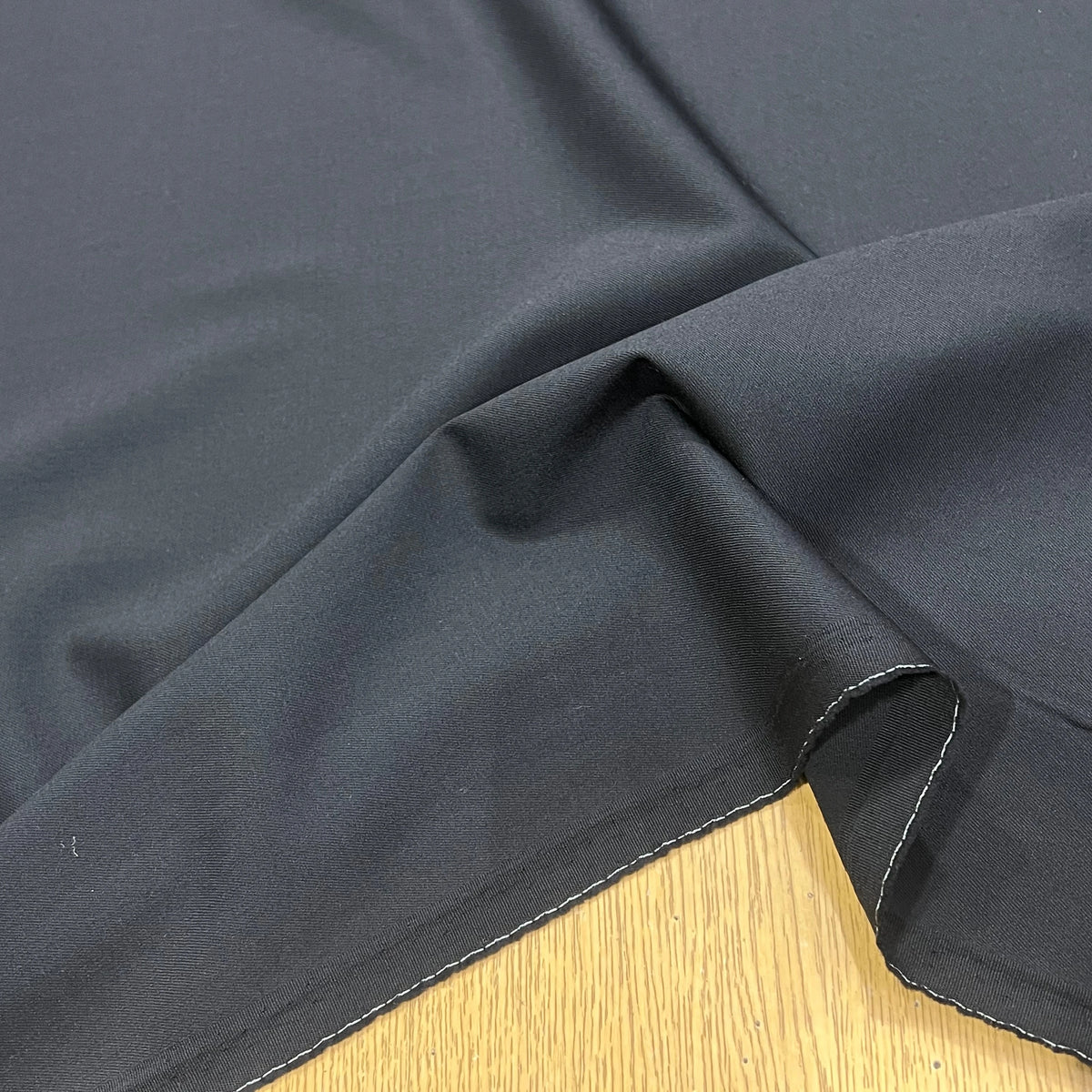 TISSU TAILLEUR SERGÉE EN PURE LAINE NOIR INTENSE - My Little Coupon