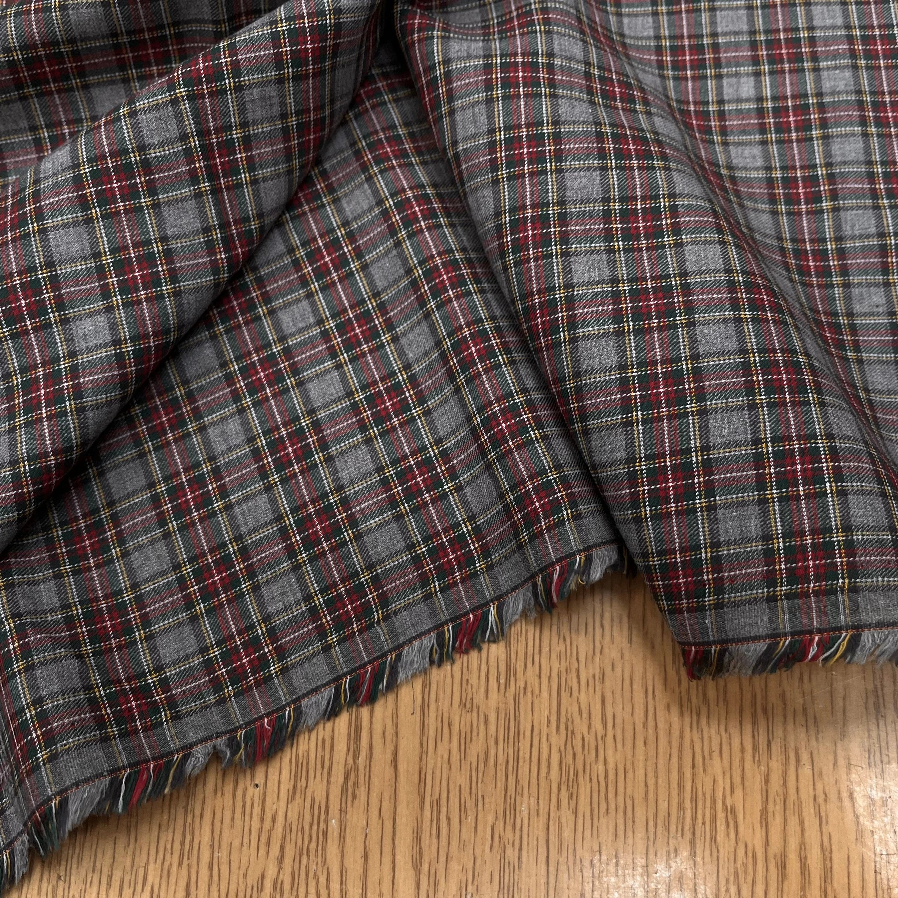 TISSU TRAPPEUR GRIS À CARREAUX VERT, JAUNE ET ROUGE 150CM - My Little Coupon