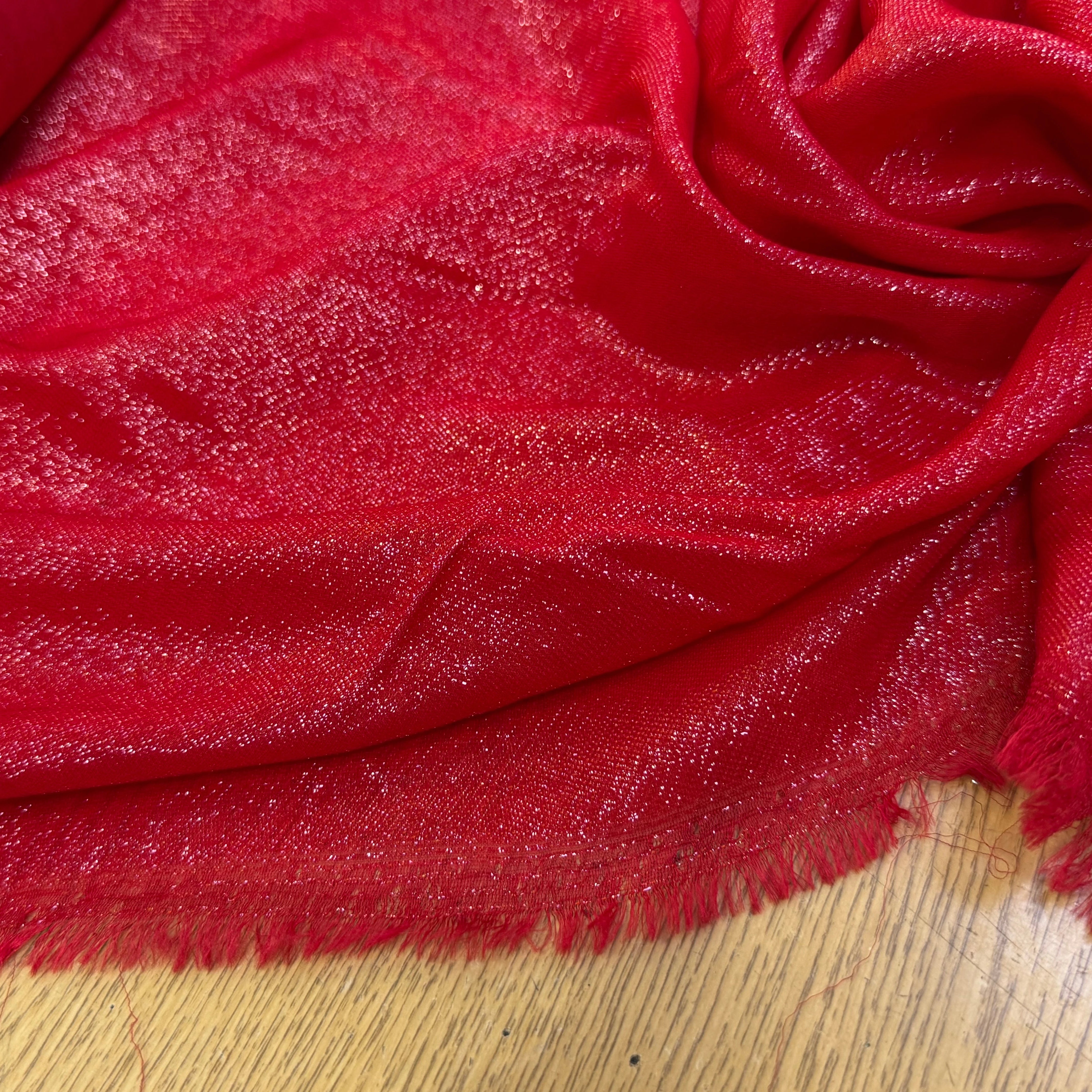 TISSU VISCOSE POLYAMIDE FLUIDE SCINTILLANT ROUGE 82% VISCOSE - My Little Coupon
