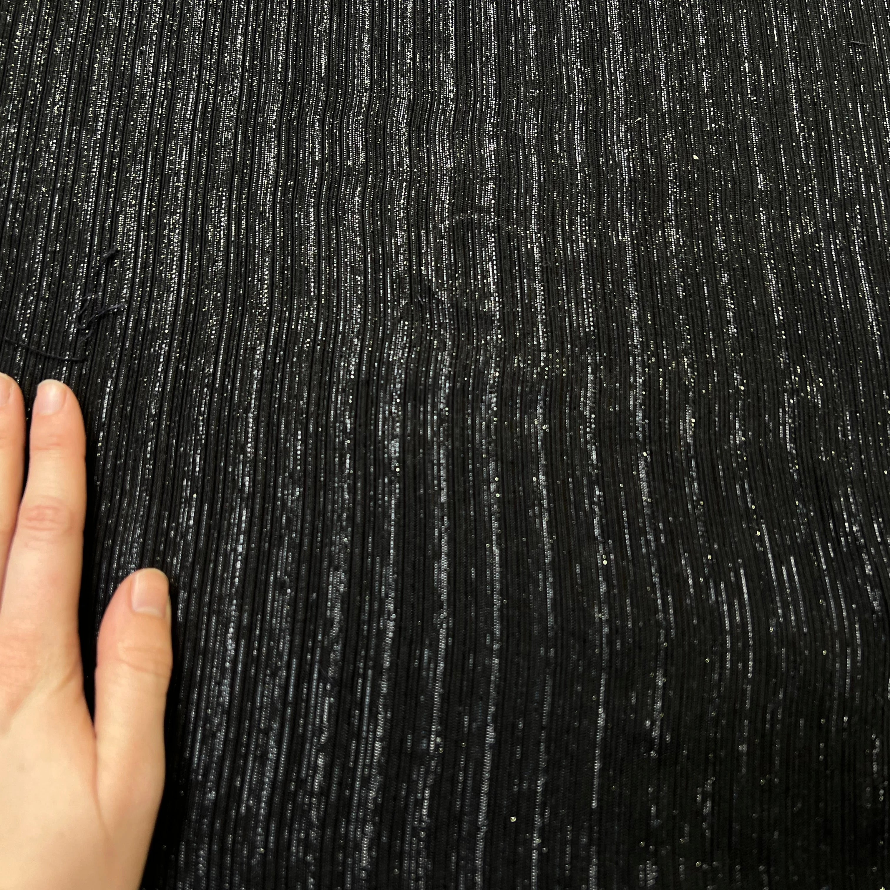 TOILE COTON LOURDE NOIR EFFET PLISSÉE BRILLANTE - My Little Coupon