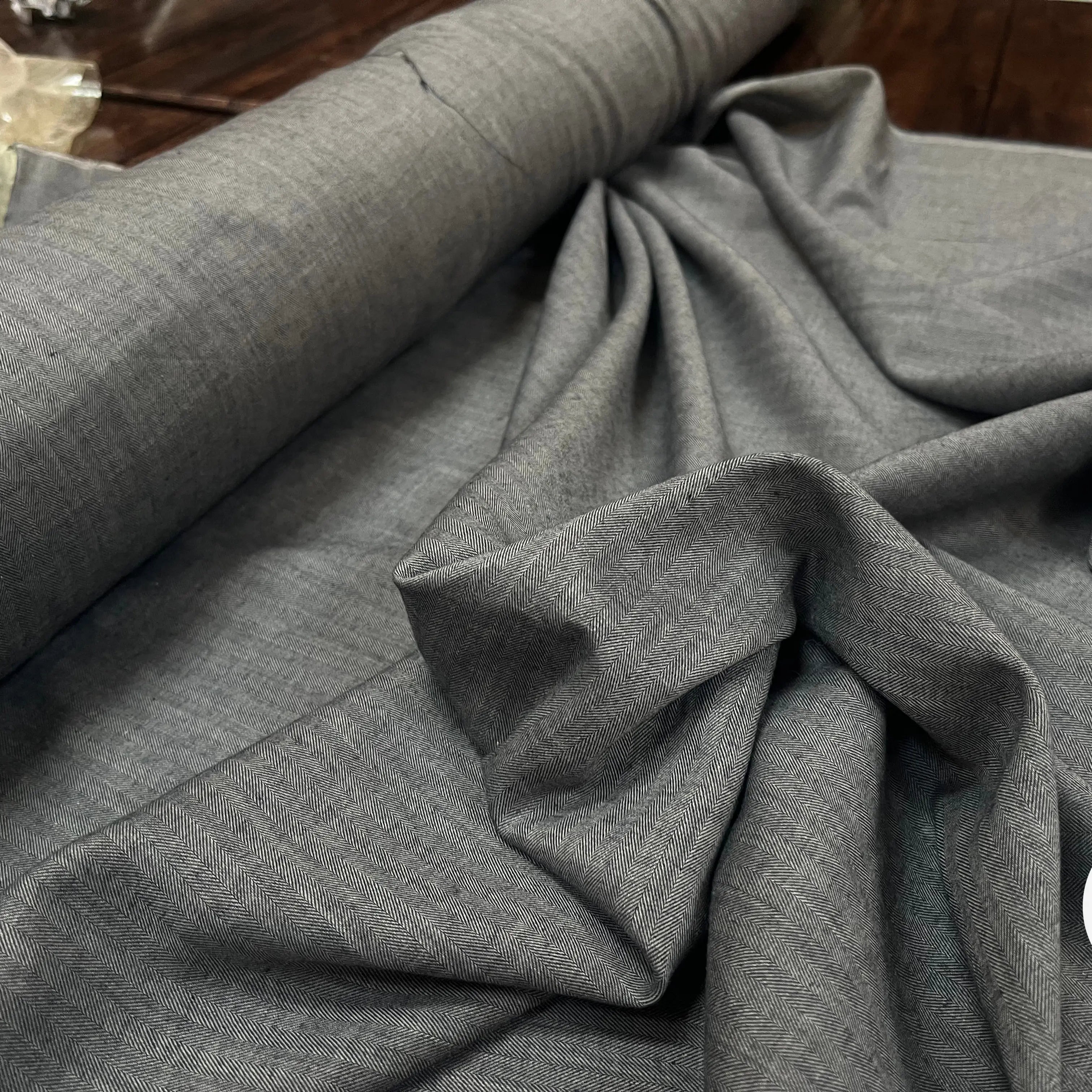 TOILE COTON PETITS MOTIFS CHEVRONS FOND GRIS - My Little Coupon