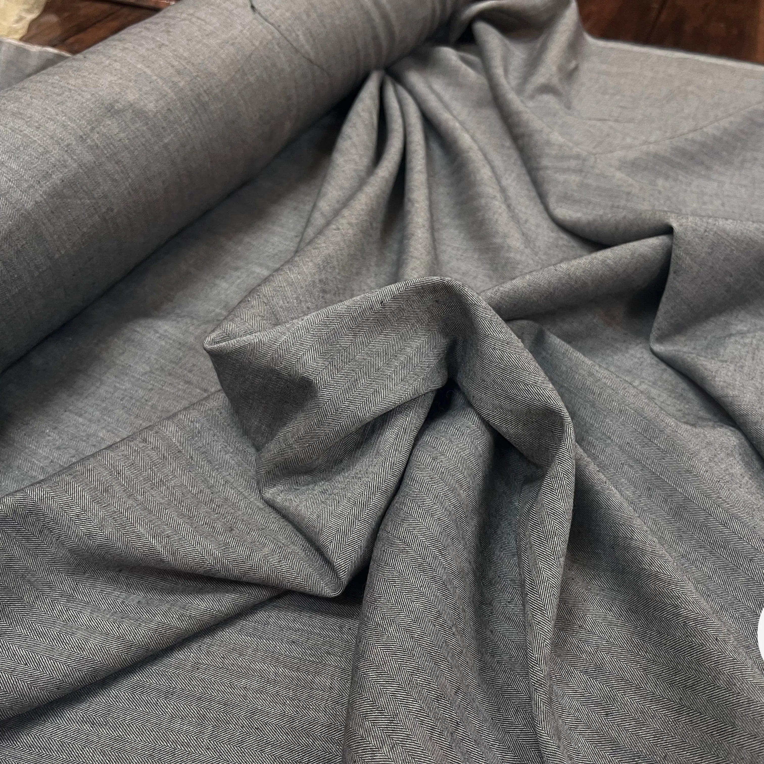 TOILE COTON PETITS MOTIFS CHEVRONS FOND GRIS - My Little Coupon