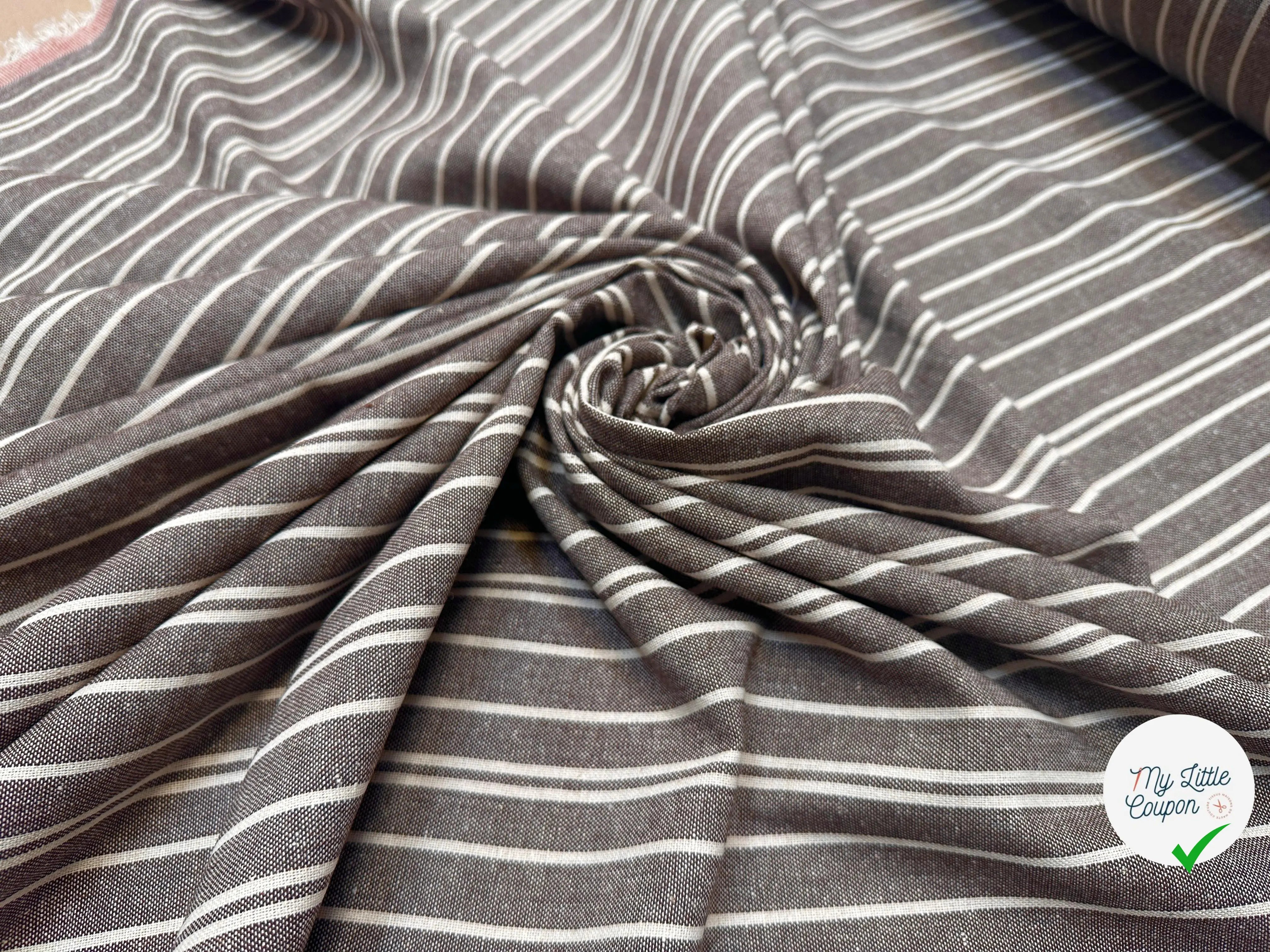TOILE COTON RAYURES IRREGULIERES ELEGANTES EFFET LIN FOND MARRON PRUNE - My Little Coupon