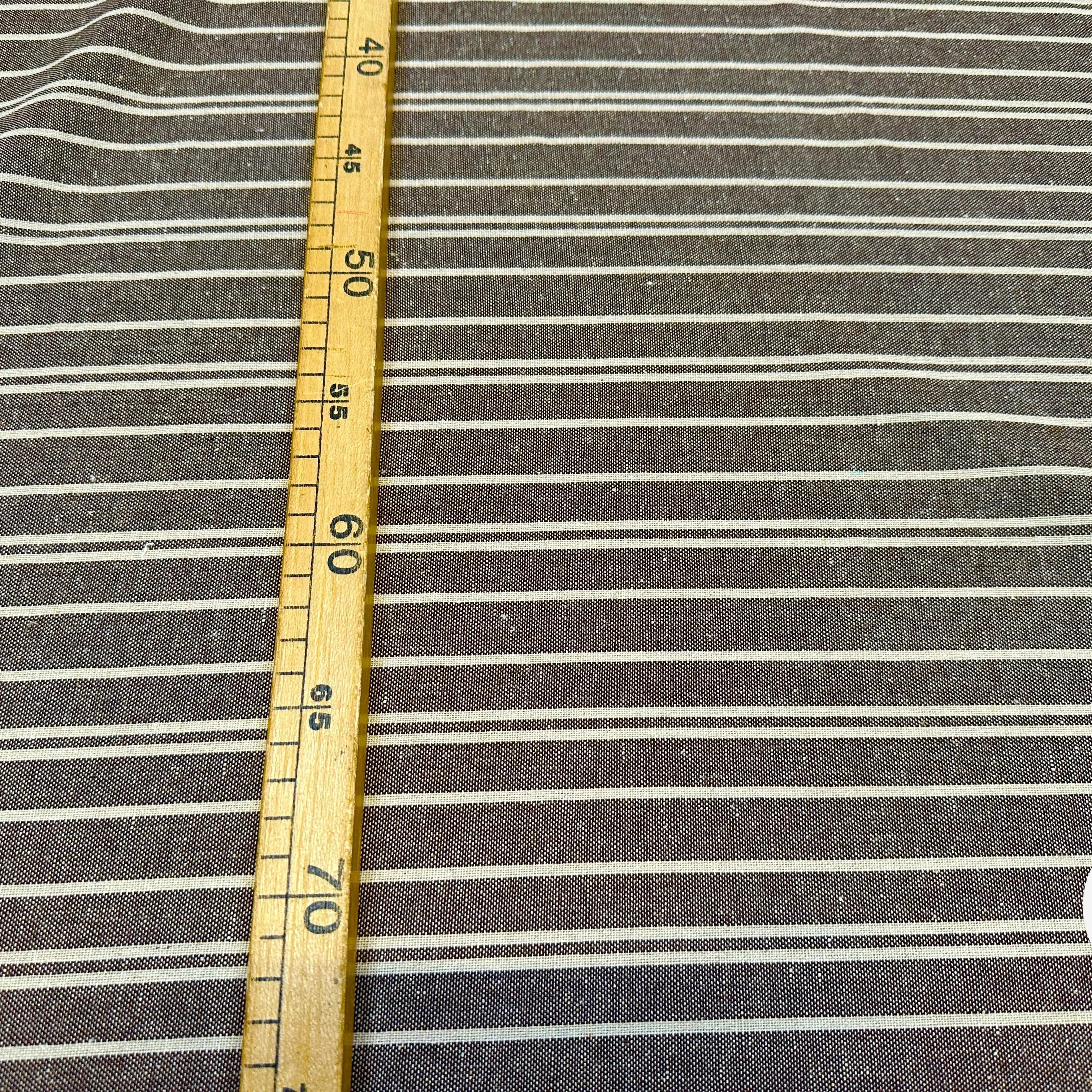 TOILE COTON RAYURES IRREGULIERES ELEGANTES EFFET LIN FOND MARRON PRUNE - My Little Coupon