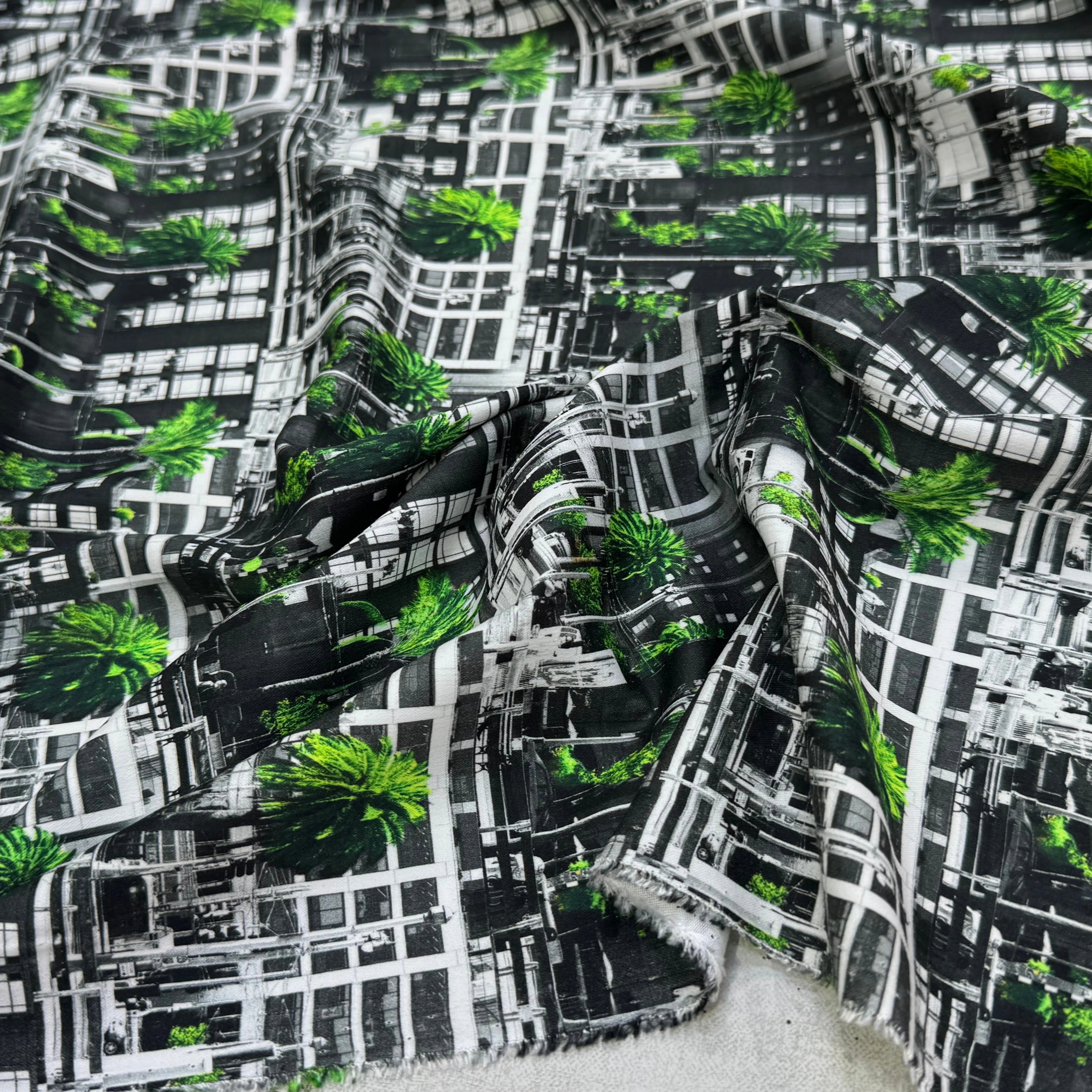TOILE DE COTON NOBILEST STRETCH IMPRIMÉ GRAPHIQUE PALMIER VERT - My Little Coupon