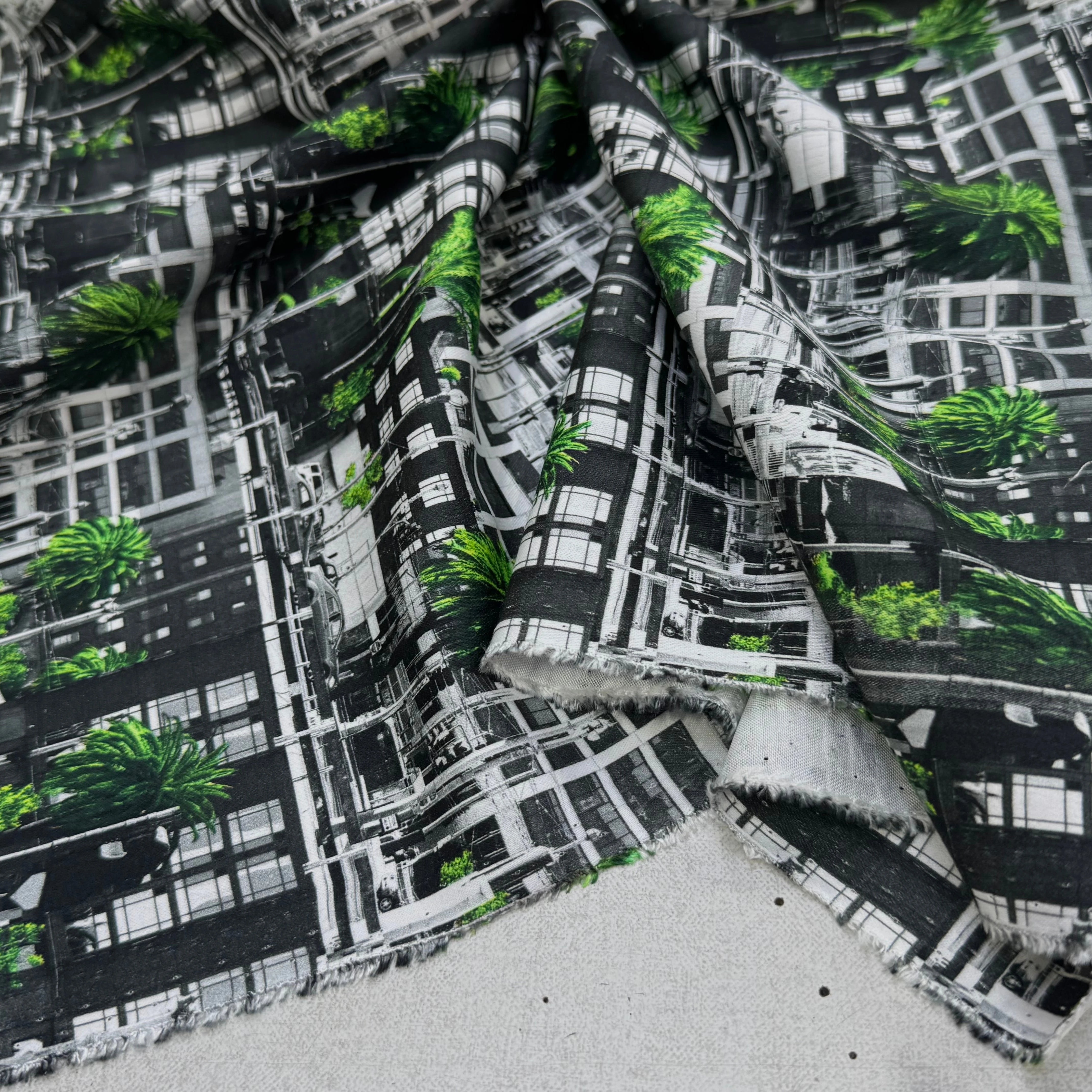 TOILE DE COTON NOBILEST STRETCH IMPRIMÉ GRAPHIQUE PALMIER VERT - My Little Coupon