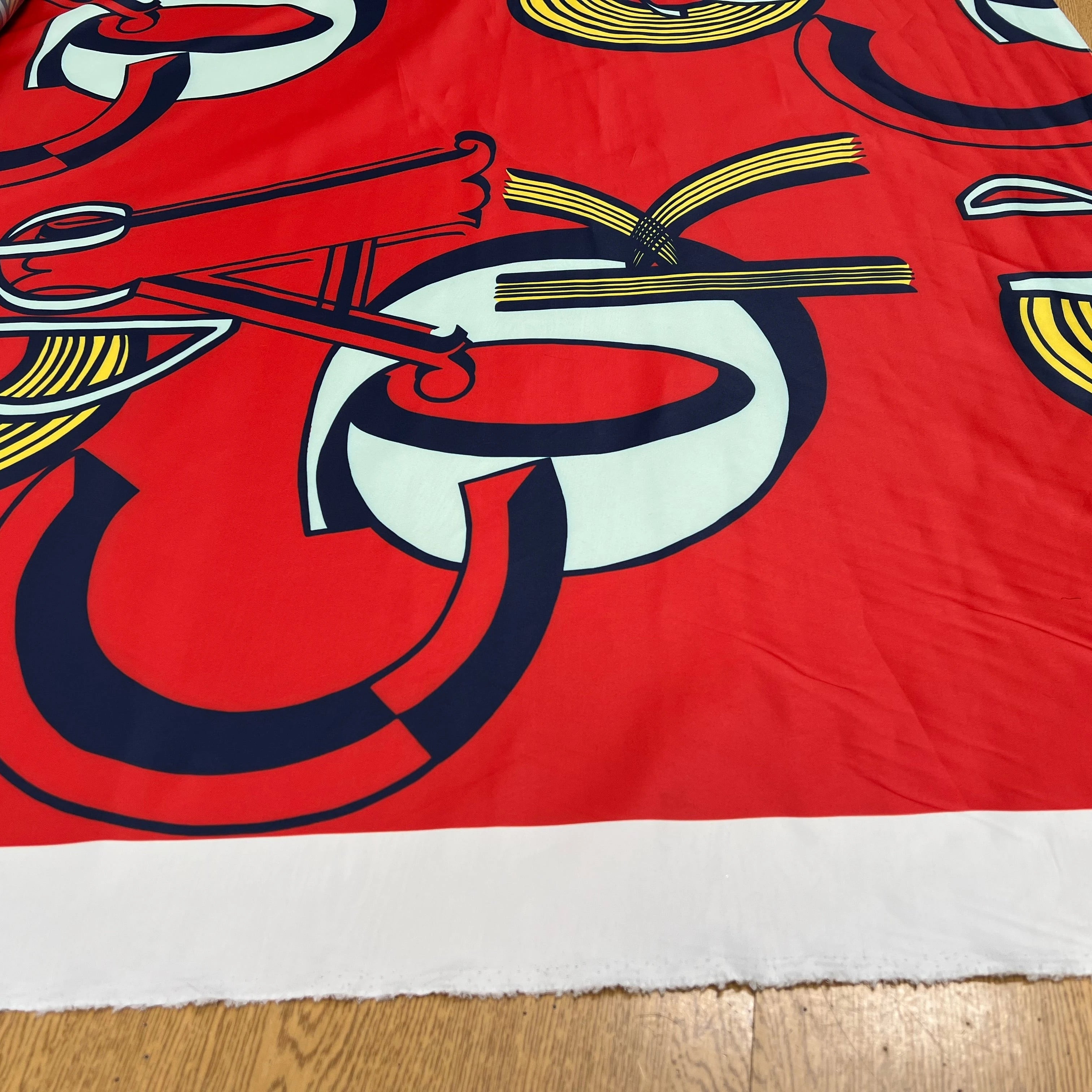 TOILE FOND ROUGE MOTIF ABSTRAIT 152CM - My Little Coupon