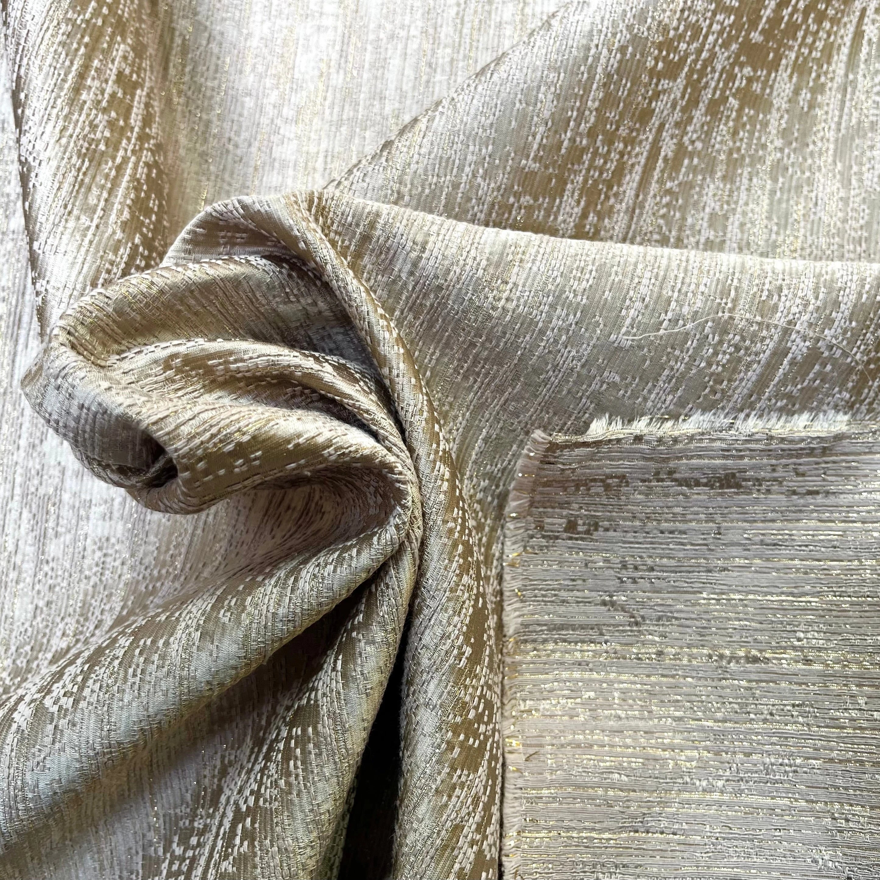 TOILE JACQUARD DE COTON NUDE ET LUREX DORÉ - My Little Coupon