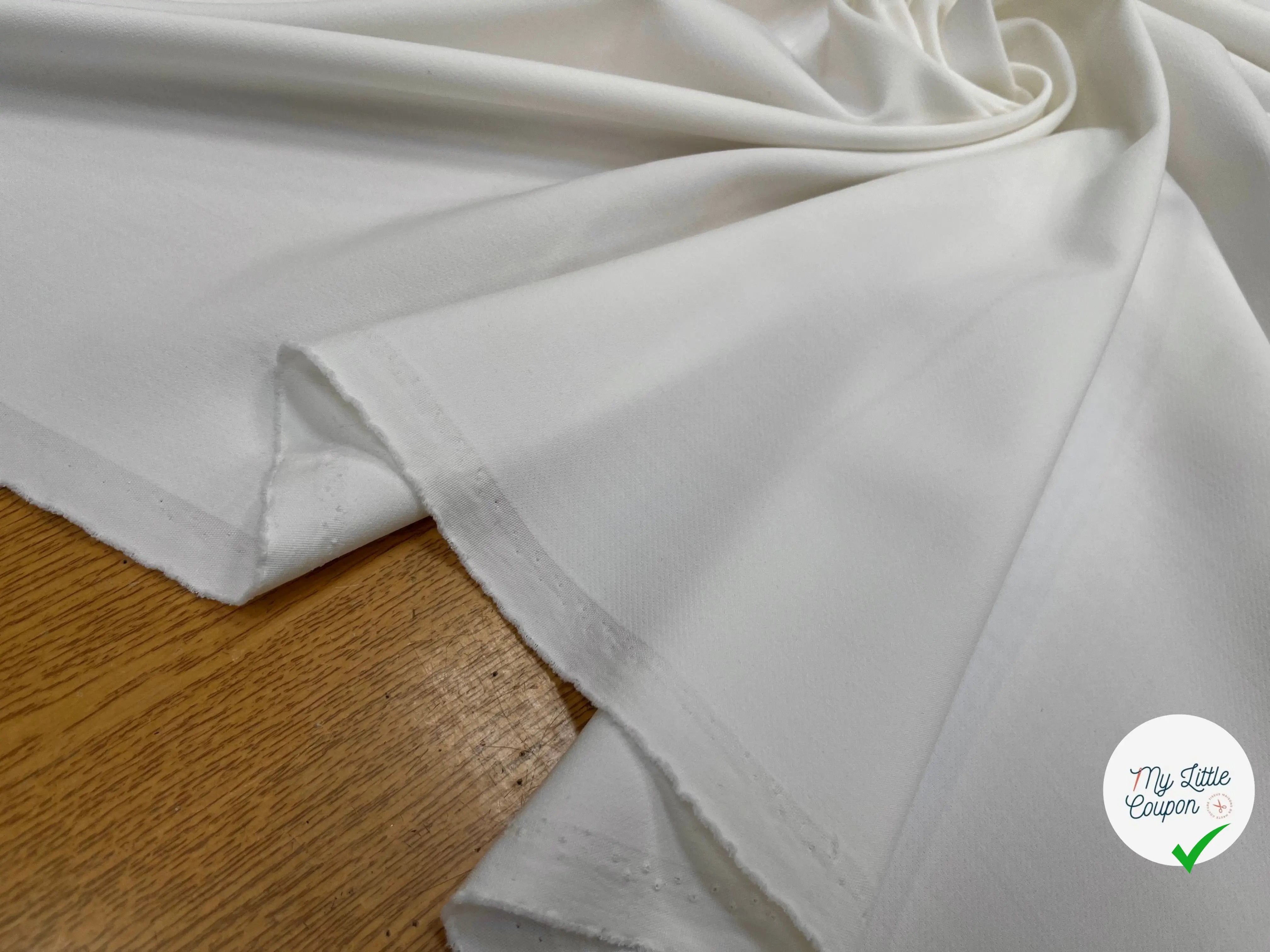 TOILE OWENS COUTURE FLUIDE STRETCH POLYVISCOSE BLANC CASSÉ - My Little Coupon