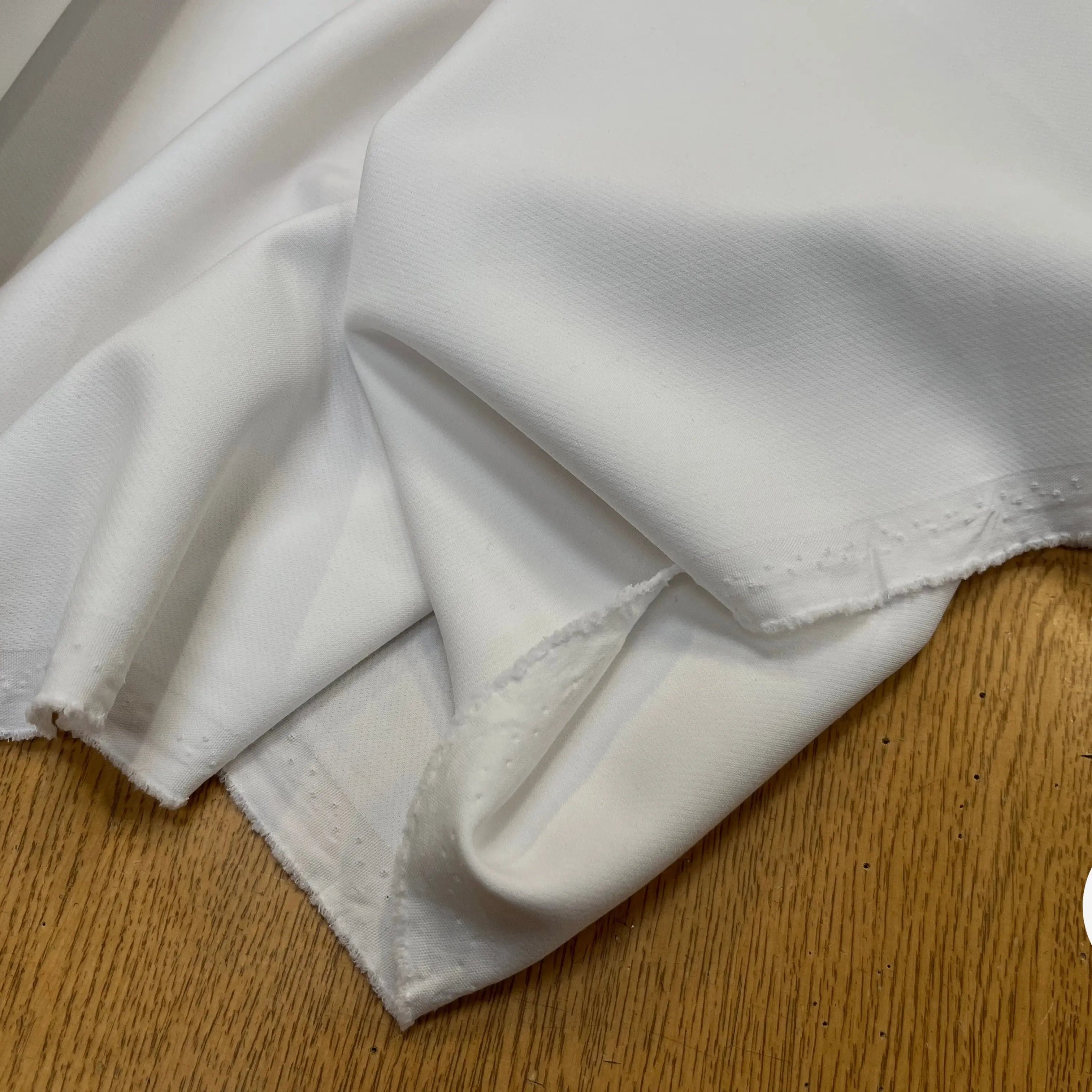 TOILE OWENS COUTURE FLUIDE STRETCH POLYVISCOSE UNI BLANC - My Little Coupon