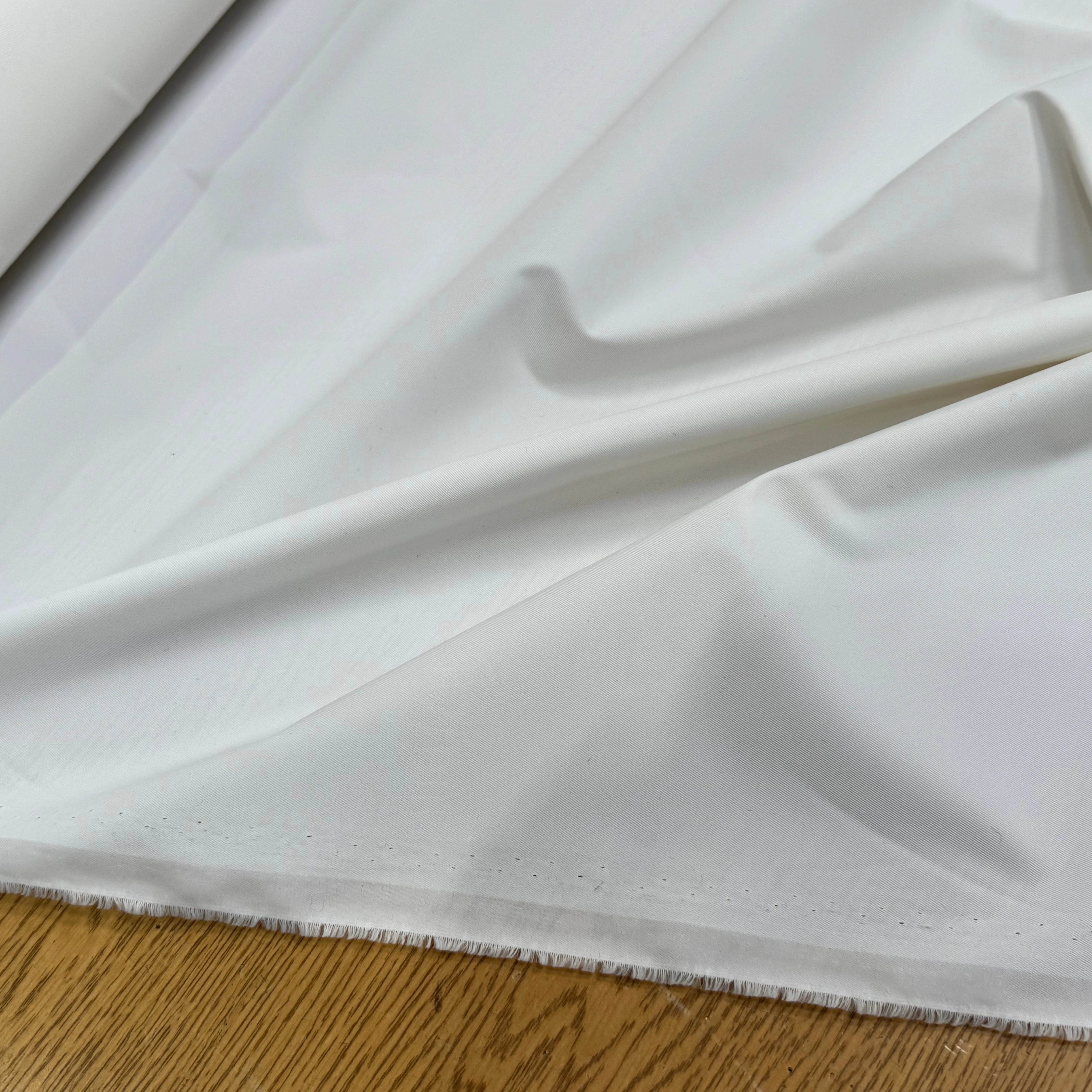 TOILE TAFFETAS WATERPROOF BLANC CASSÉ 100% POLYAMIDE - My Little Coupon
