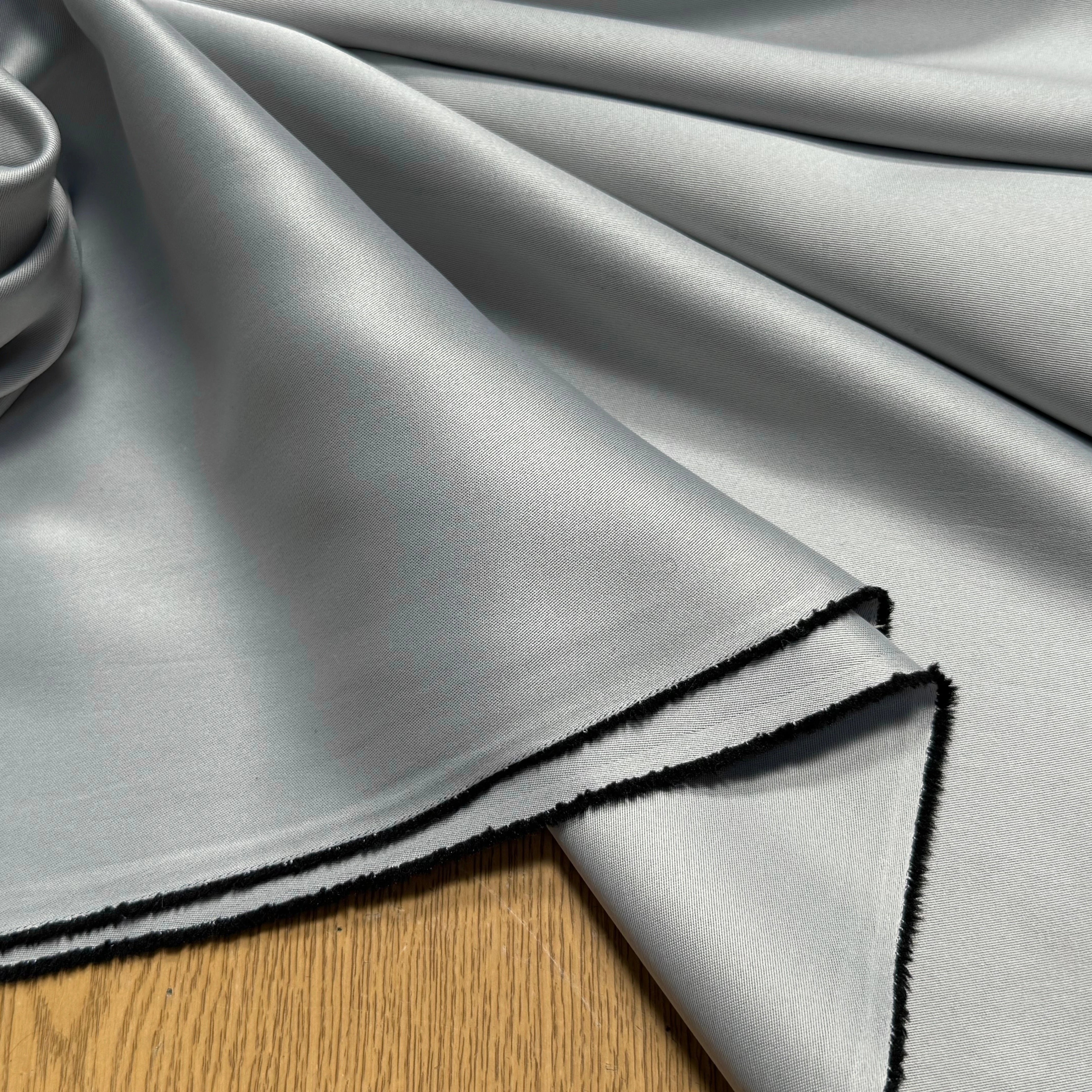 TOILE TECHNIQUE POLYAMIDE GRANDE LAIZE GRIS D'ACIER SOUPLE ASPECT PEACHSKIN - My Little Coupon