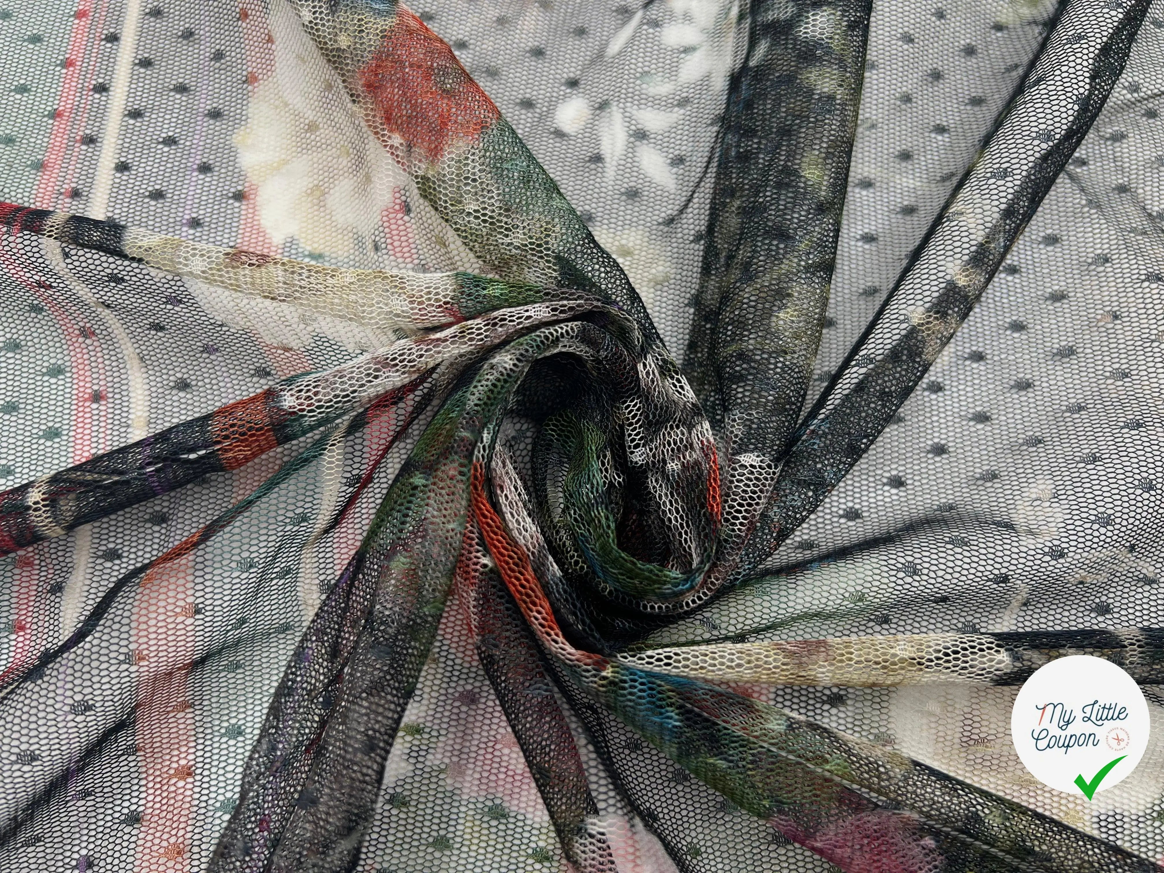 TULLE PLUMETIS IMPRIMÉ DE FLEURS FOND NOIR - My Little Coupon - tissu - coudre