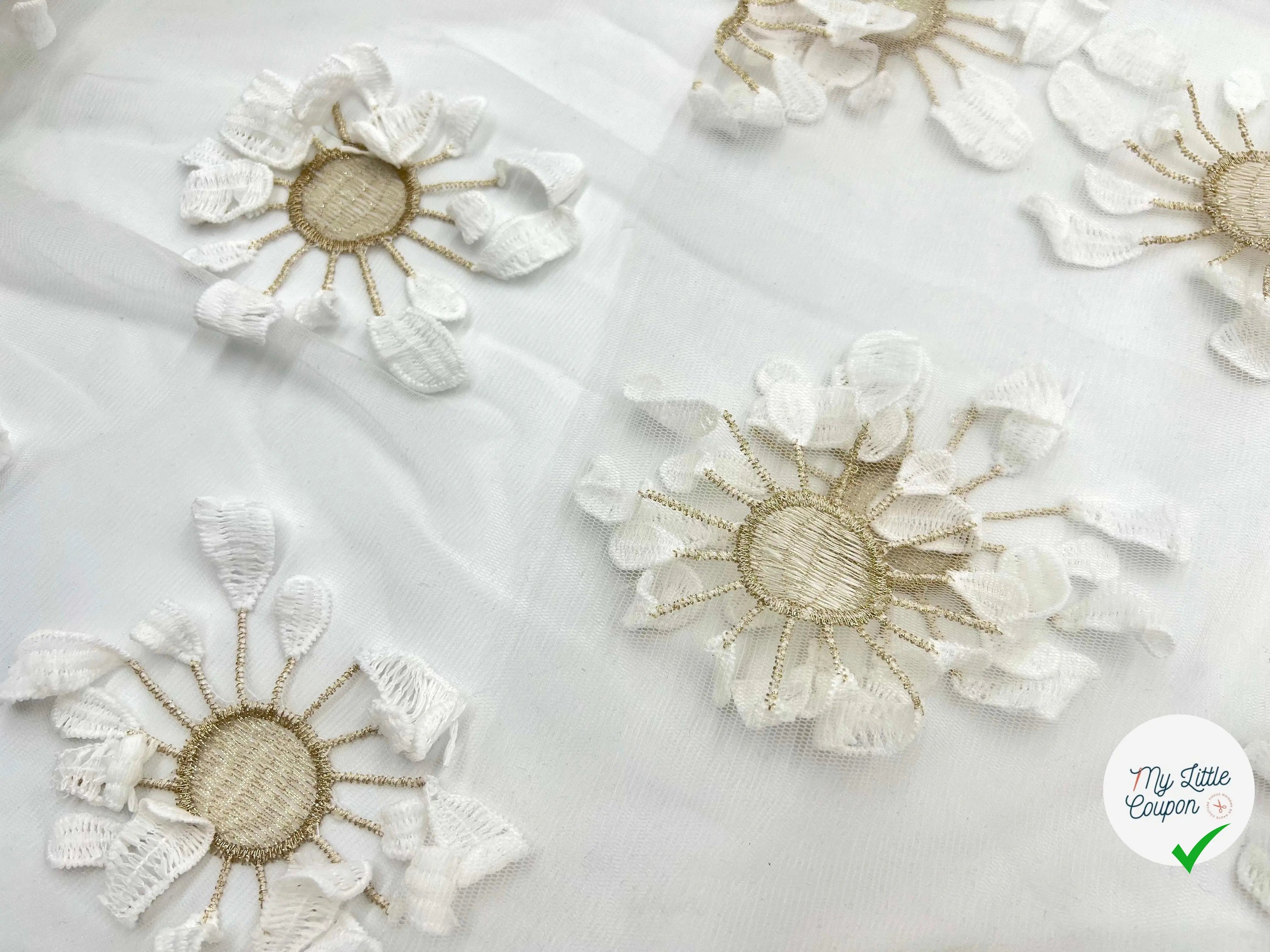 TULLE REBRODÉE FLEURS COUSUES BLANC ET MÉTAL DORÉ - My Little Coupon - tissu - coudre