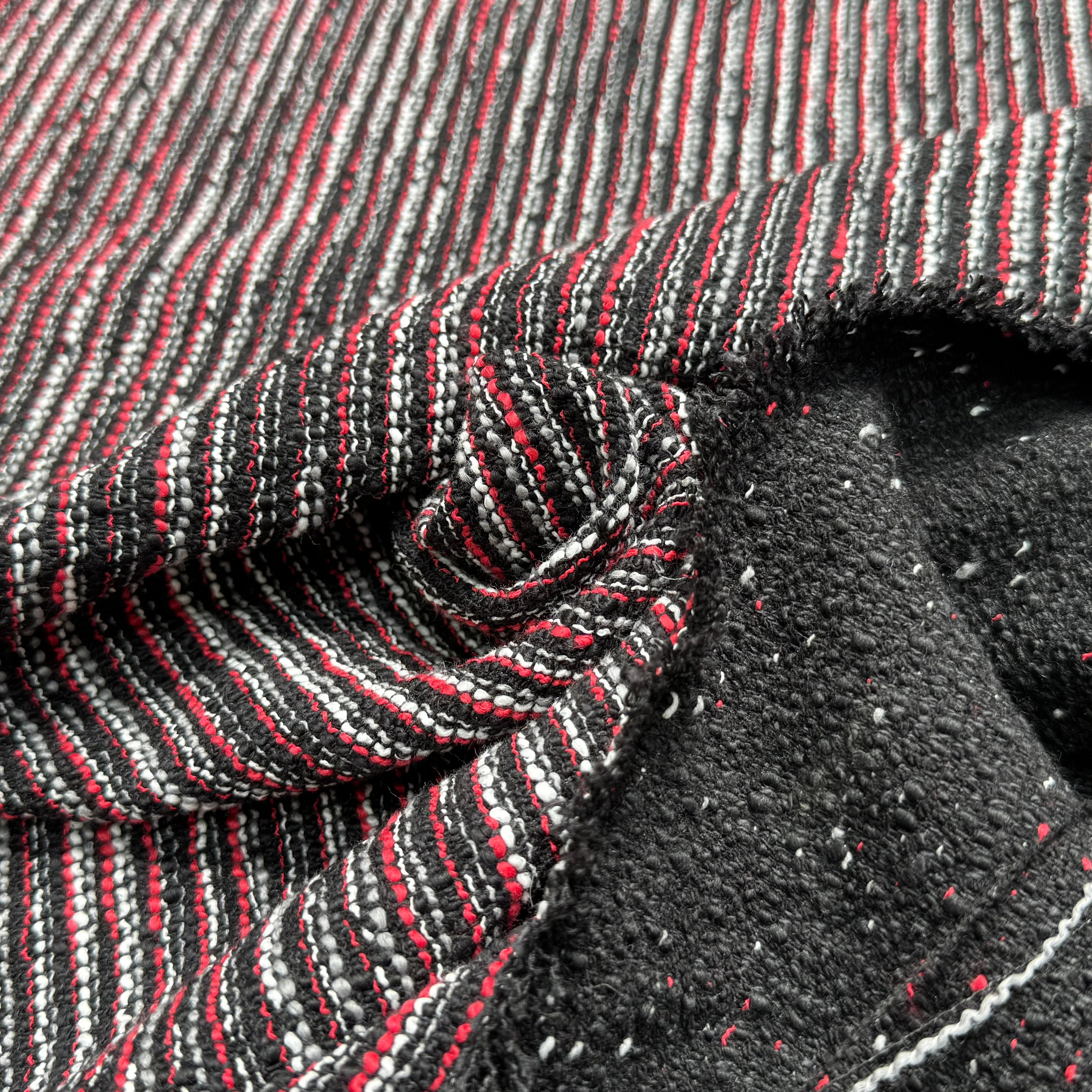 TWEED JACQUARD 36% POLYCOTON 32% COTON ET 18% LAINE NOIR ROUGE - My Little Coupon