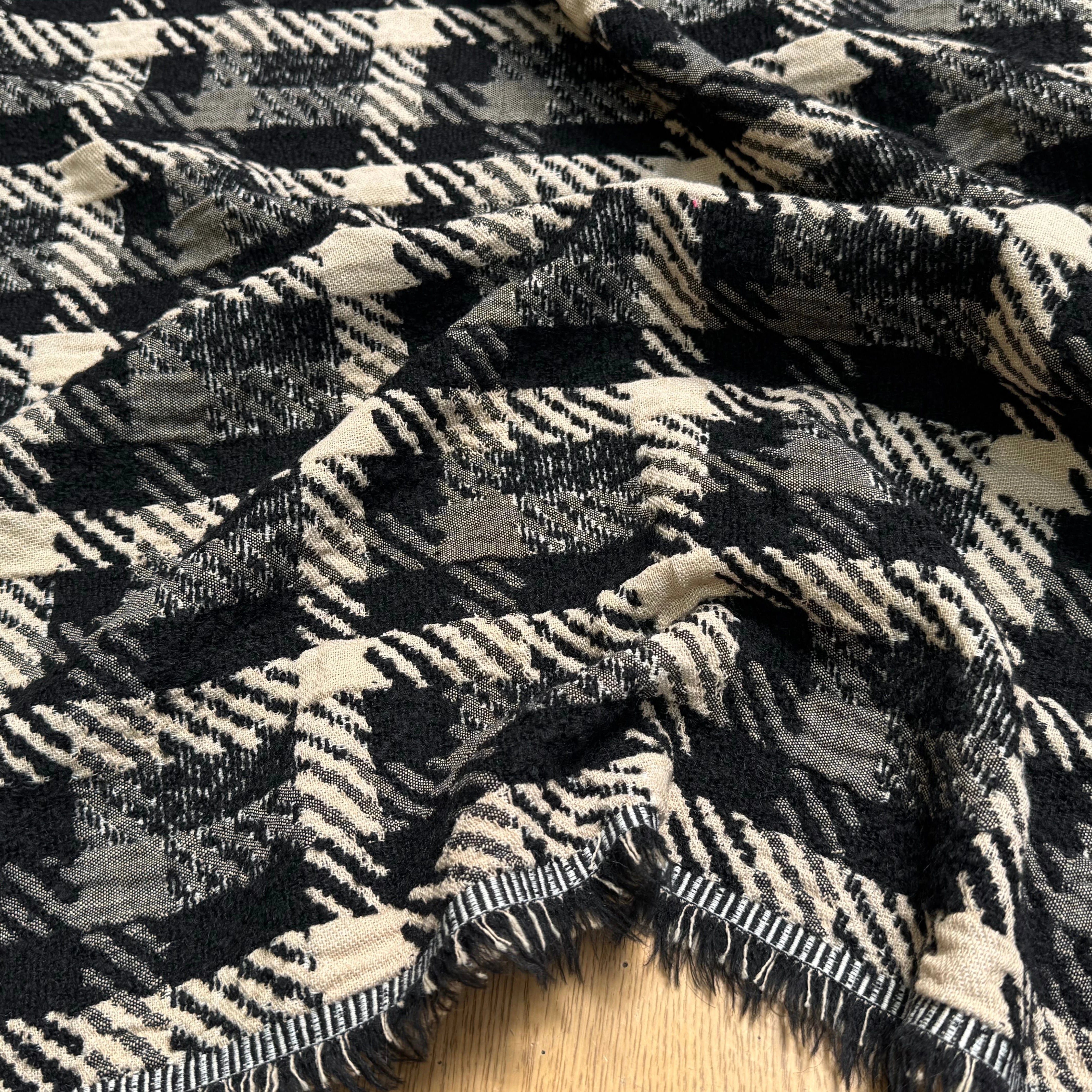 TWEED JACQUARD À CARREAUX BEIGE NOIR 61% COTON ET 7% LAINE VIERGE - My Little Coupon
