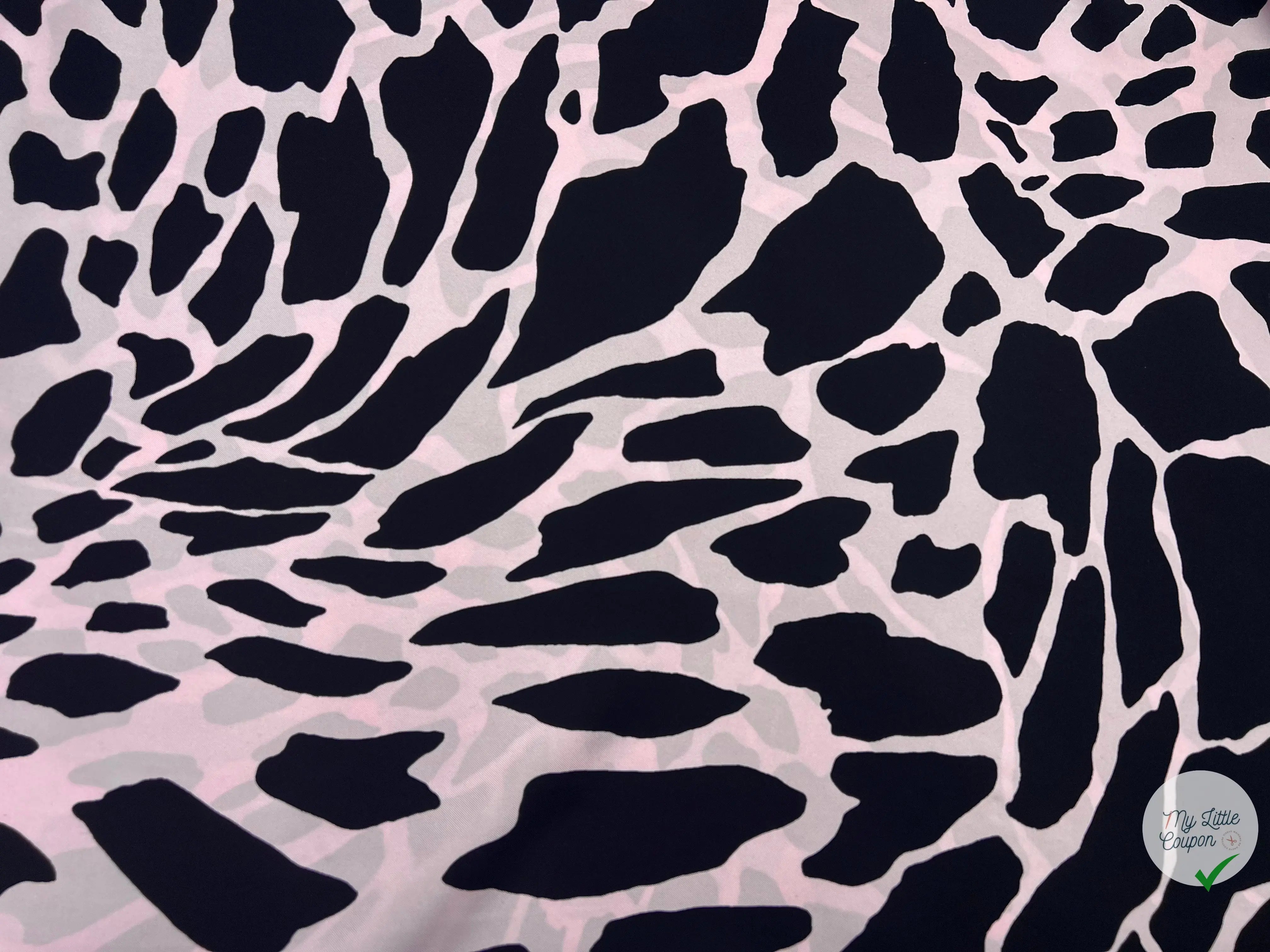 TWILL DE SOIE PETITE GIRAFE BABY PINK- coupon de tissu de 3 mètres - My Little Coupon - tissu - coudre