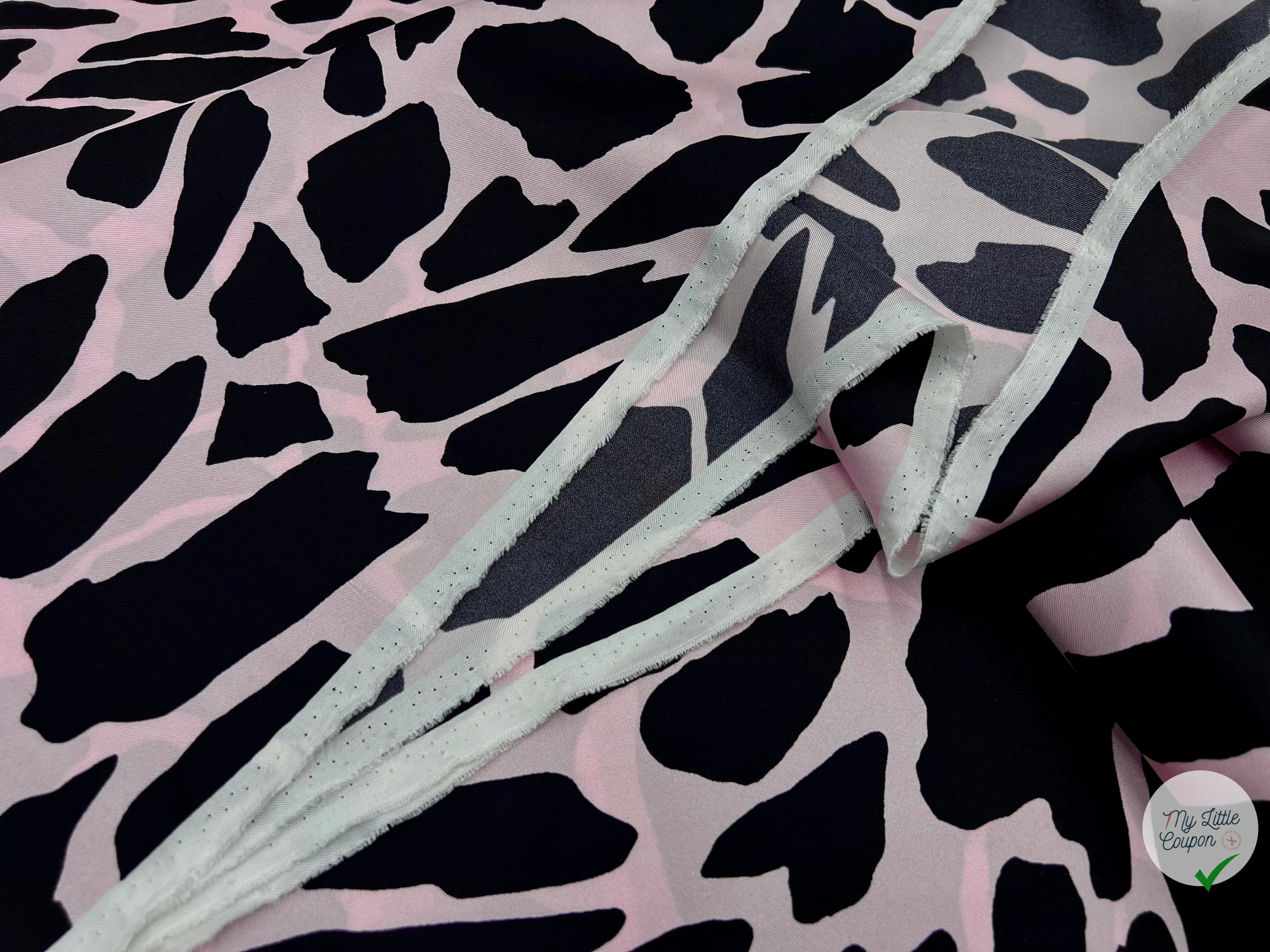 TWILL DE SOIE PETITE GIRAFE BABY PINK- coupon de tissu de 3 mètres - My Little Coupon - tissu - coudre