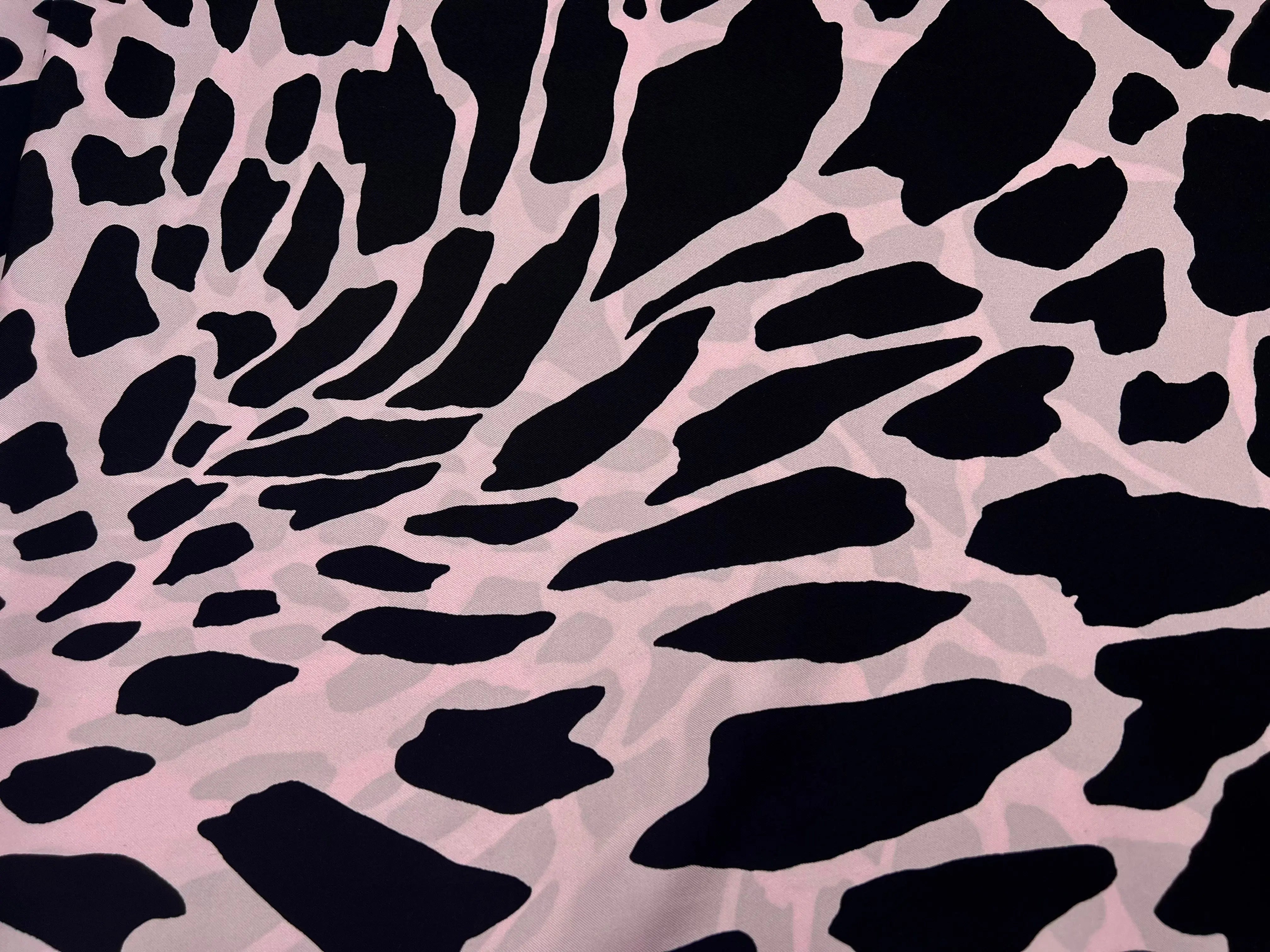 TWILL DE SOIE PETITE GIRAFE BABY PINK- coupon de tissu de 3 mètres - My Little Coupon - tissu - coudre