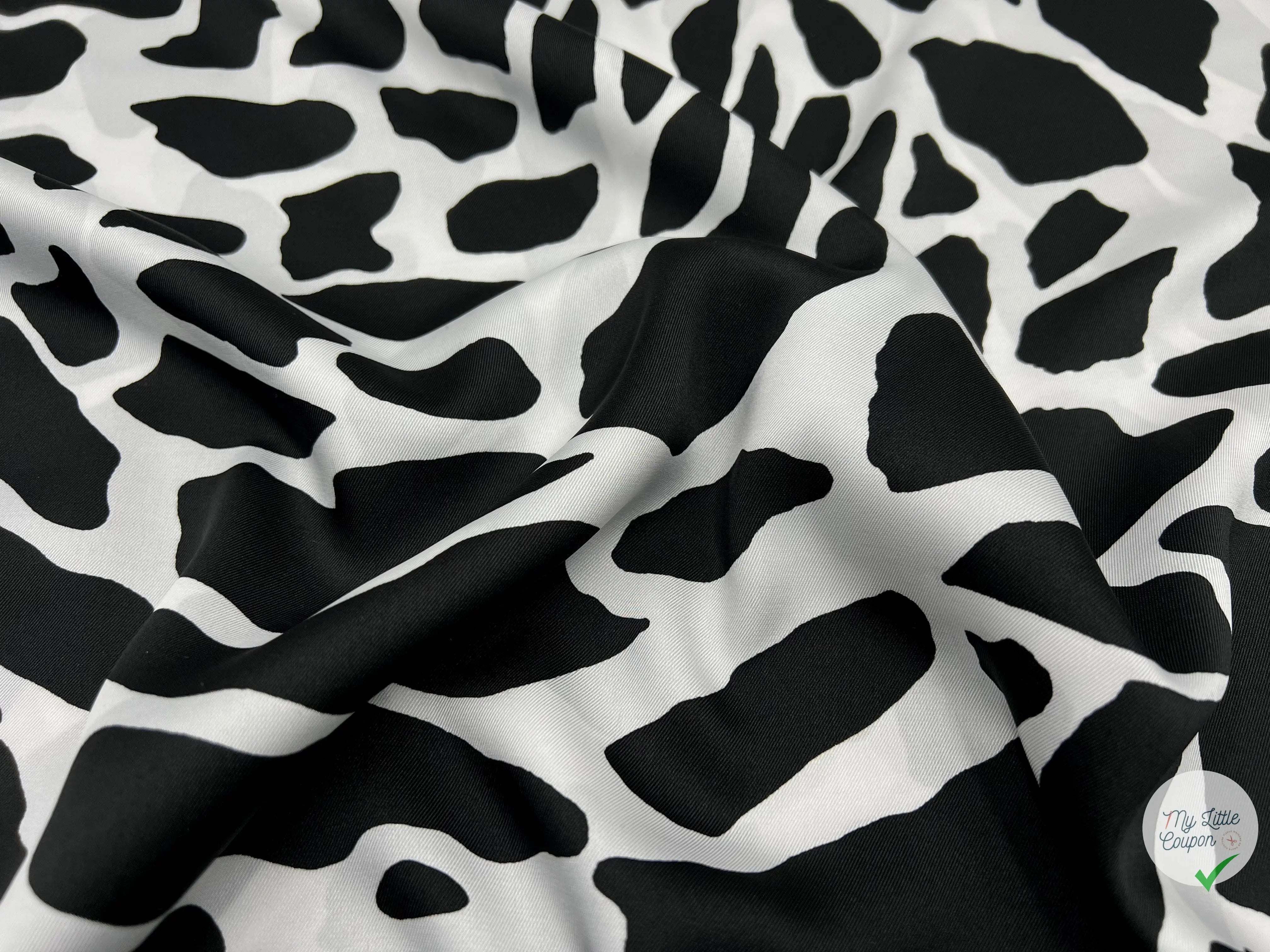 TWILL DE SOIE PETITE GIRAFE FOND BLANC OPTIQUE - My Little Coupon - tissu - coudre
