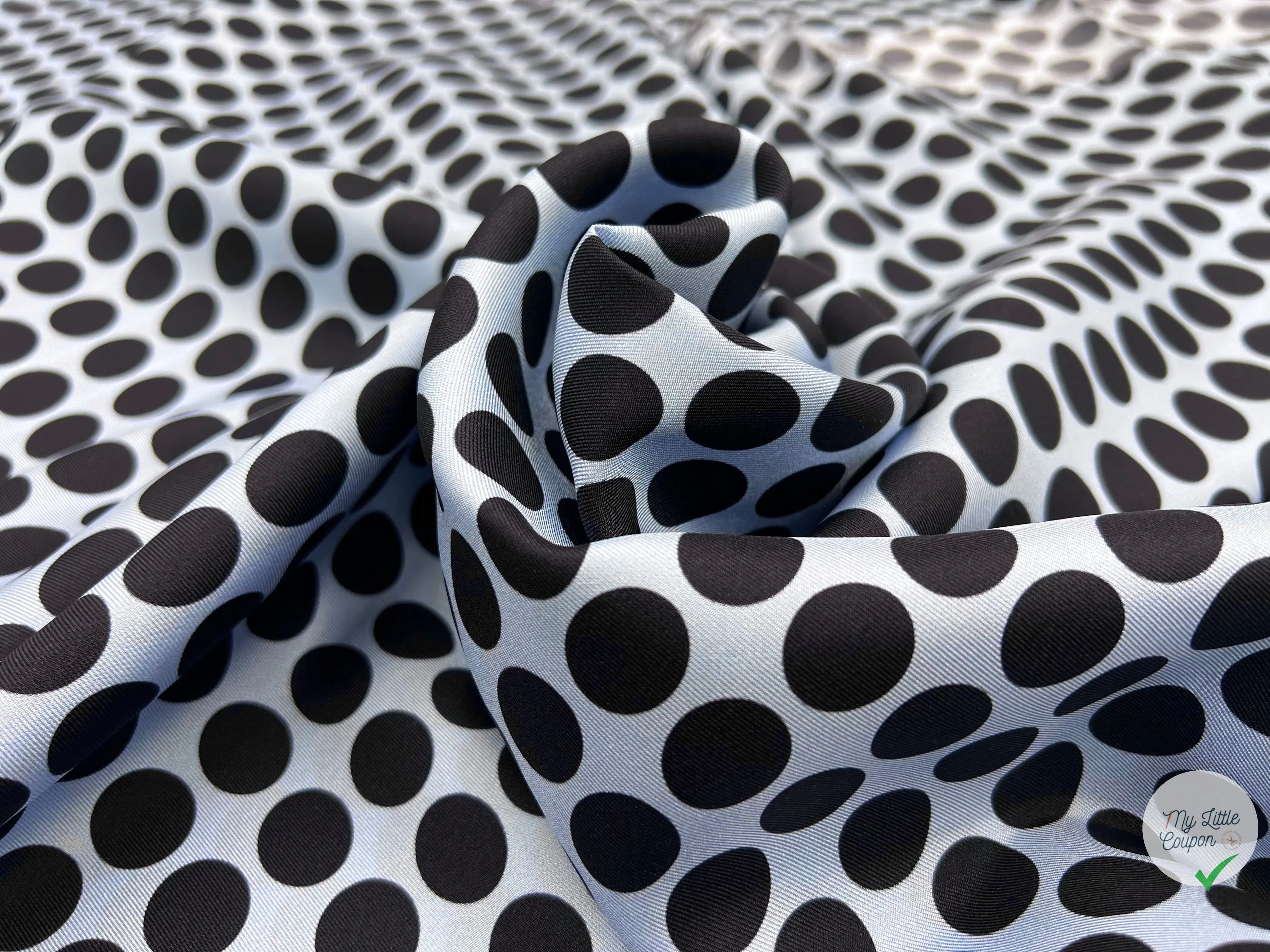 TWILL DE SOIE POIS NOIR FOND BLEU CIEL - coupon de tissu de 3 mĂštres - My Little Coupon - tissu - coudre