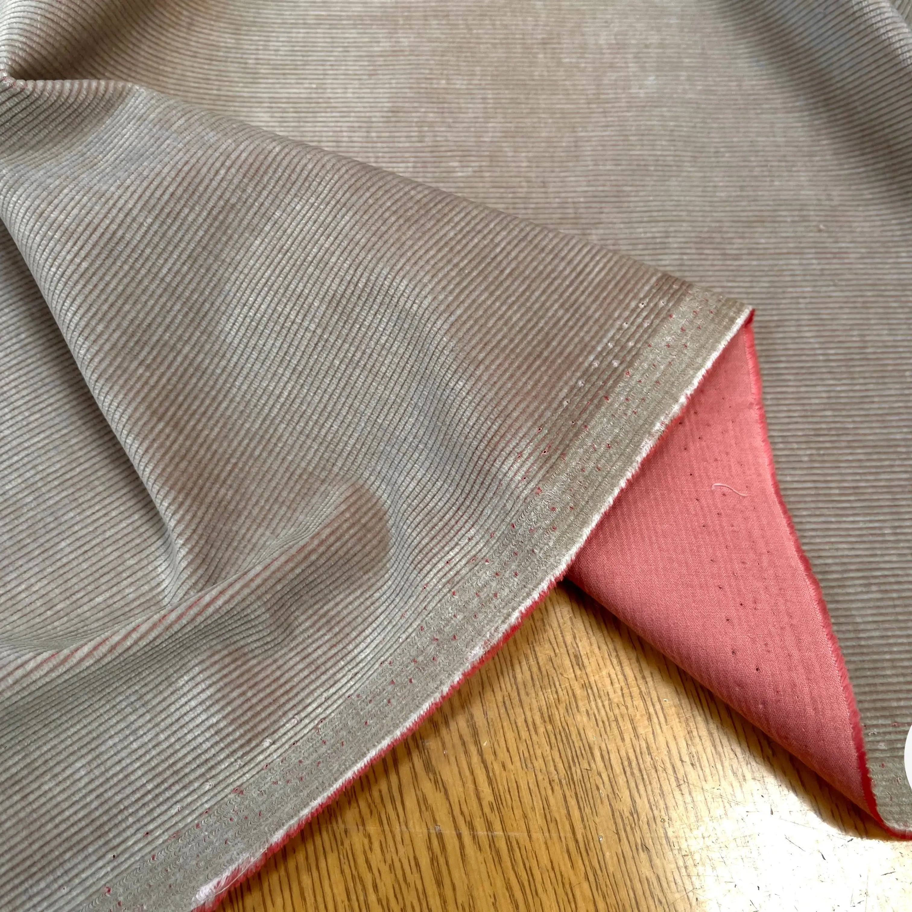 VELOURS 1000 RAIES COTON FINEMENT COTELLÉ BEIGE ENVERS ROSE - My Little Coupon