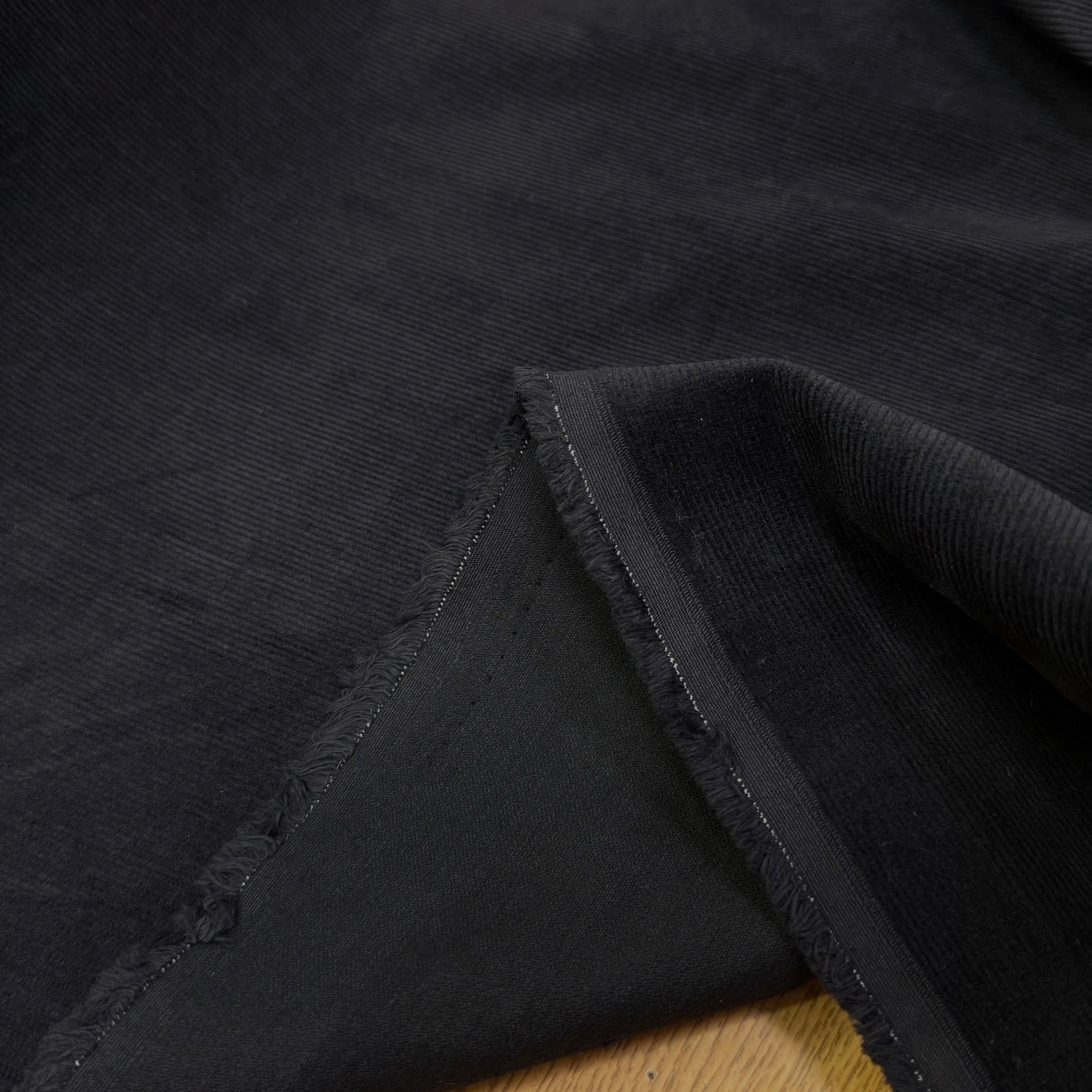 VELOURS 1000 RAIES NOIR - My Little Coupon