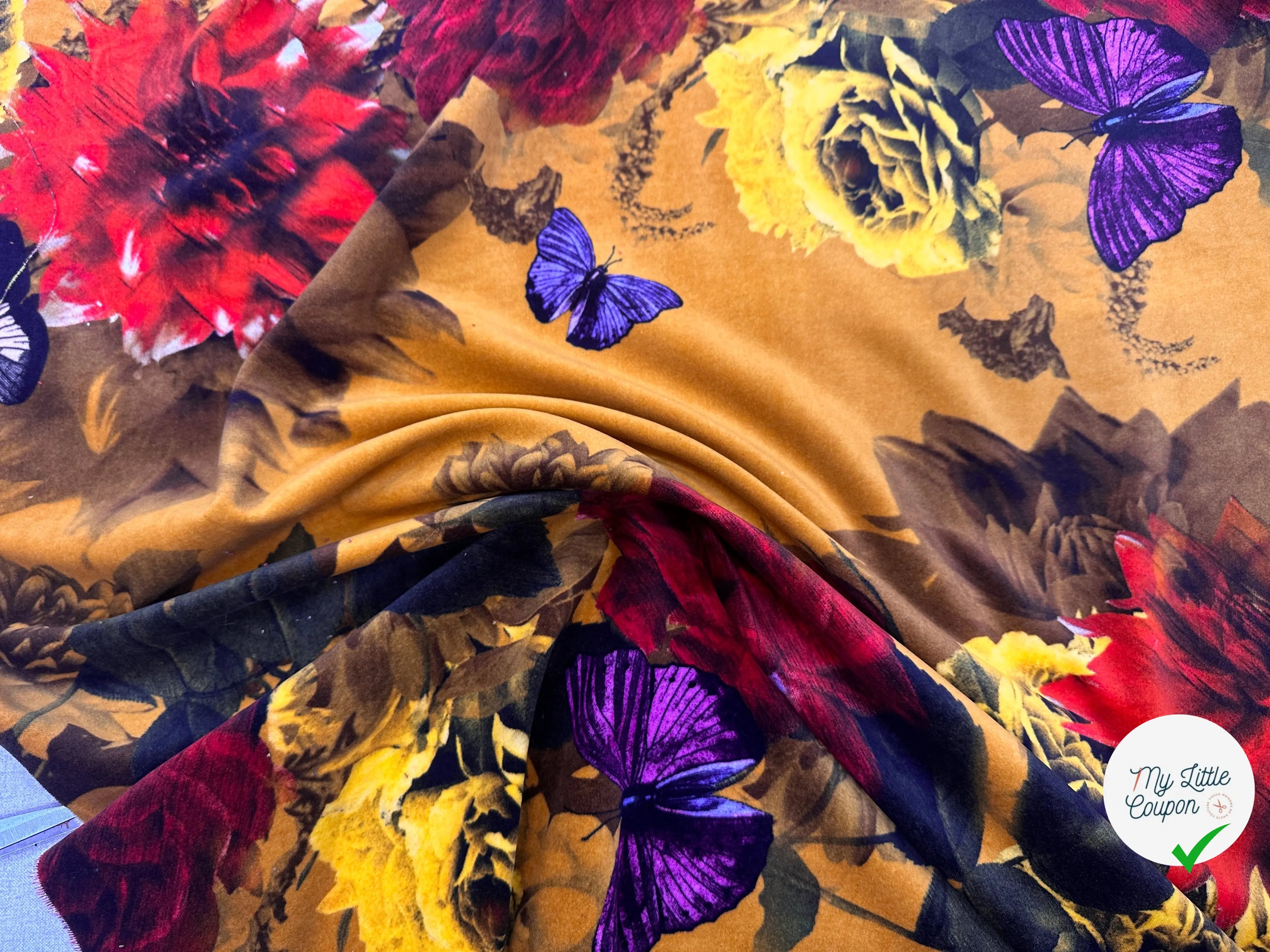 VELOURS DE COTON IMPRIMĂ FLORAL ET PAPILLONS MUSTARD MLC INTERN