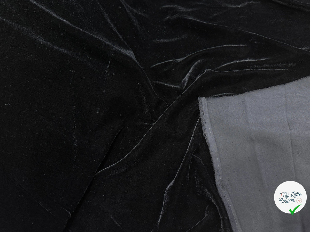 Tissu velours lisse viscose noir royal - vue de la matière