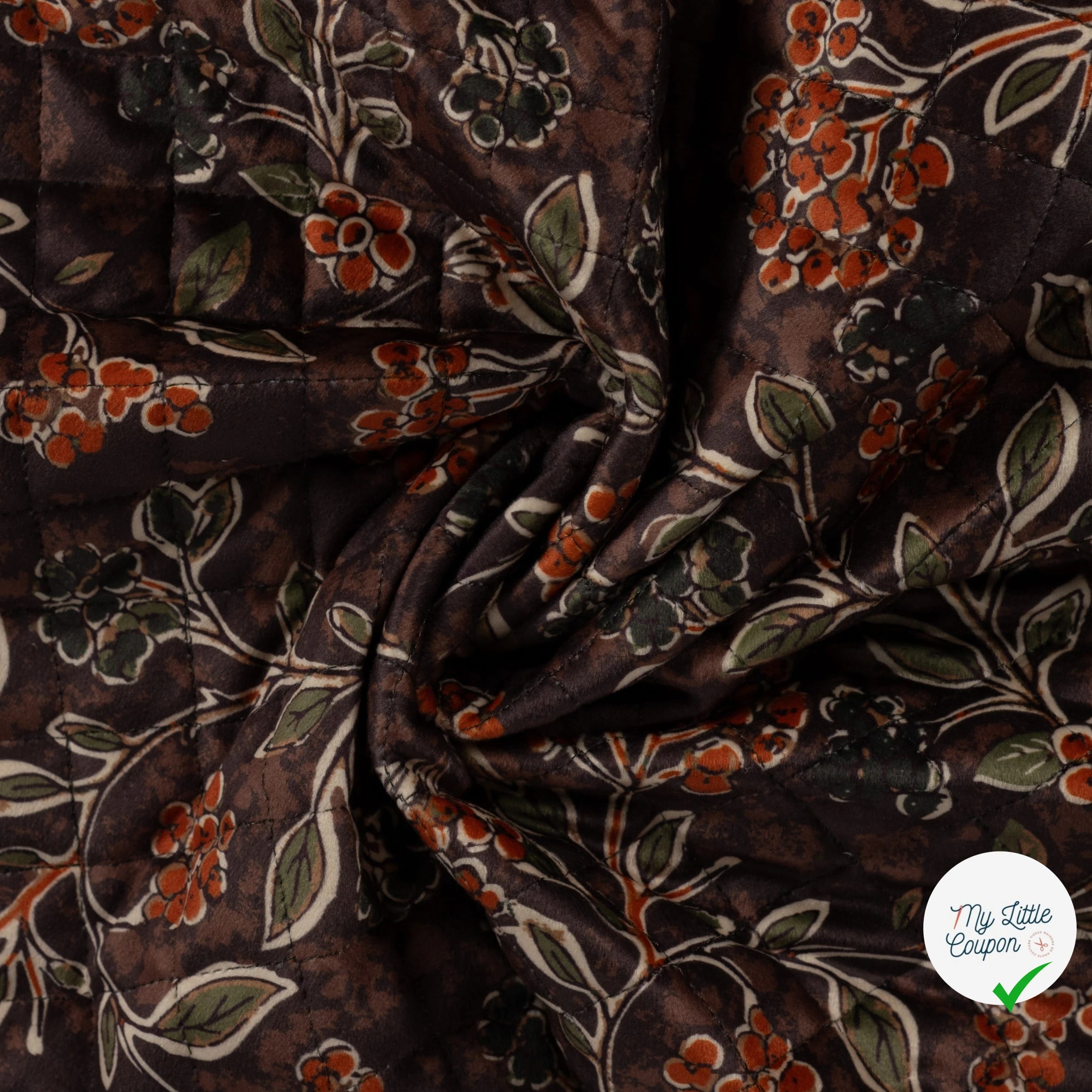 VELOURS MATELASSÉ LOSANGES FLEURS ET FEUILLES BRUN FONCÉ - drapé