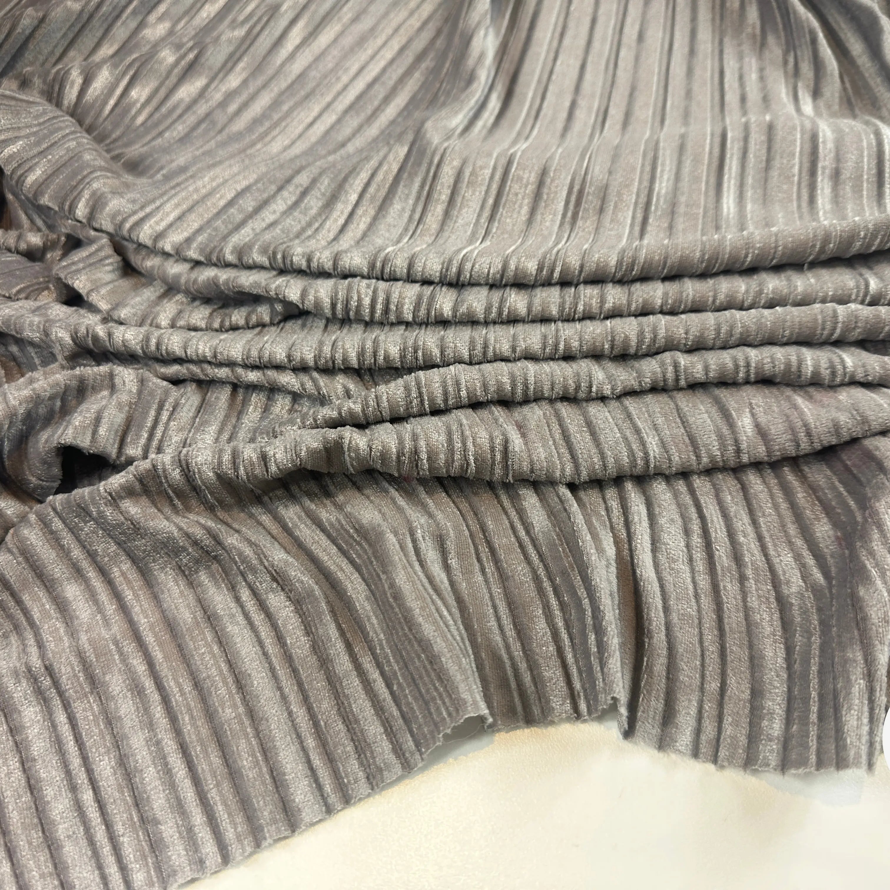 VELOURS PLISSÉ GRIS TAUPE MLC INTERN