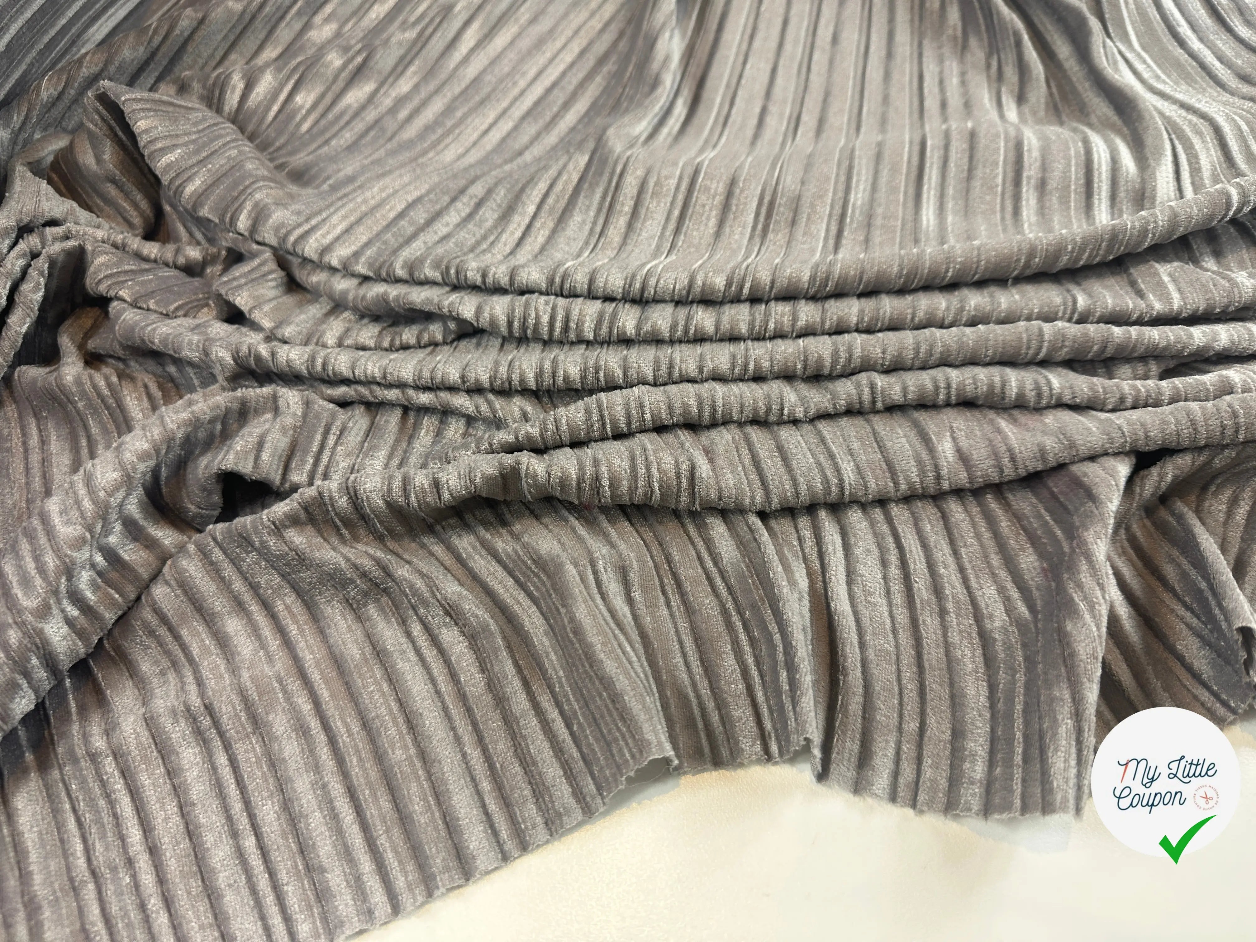 VELOURS PLISSÉ GRIS TAUPE MLC INTERN