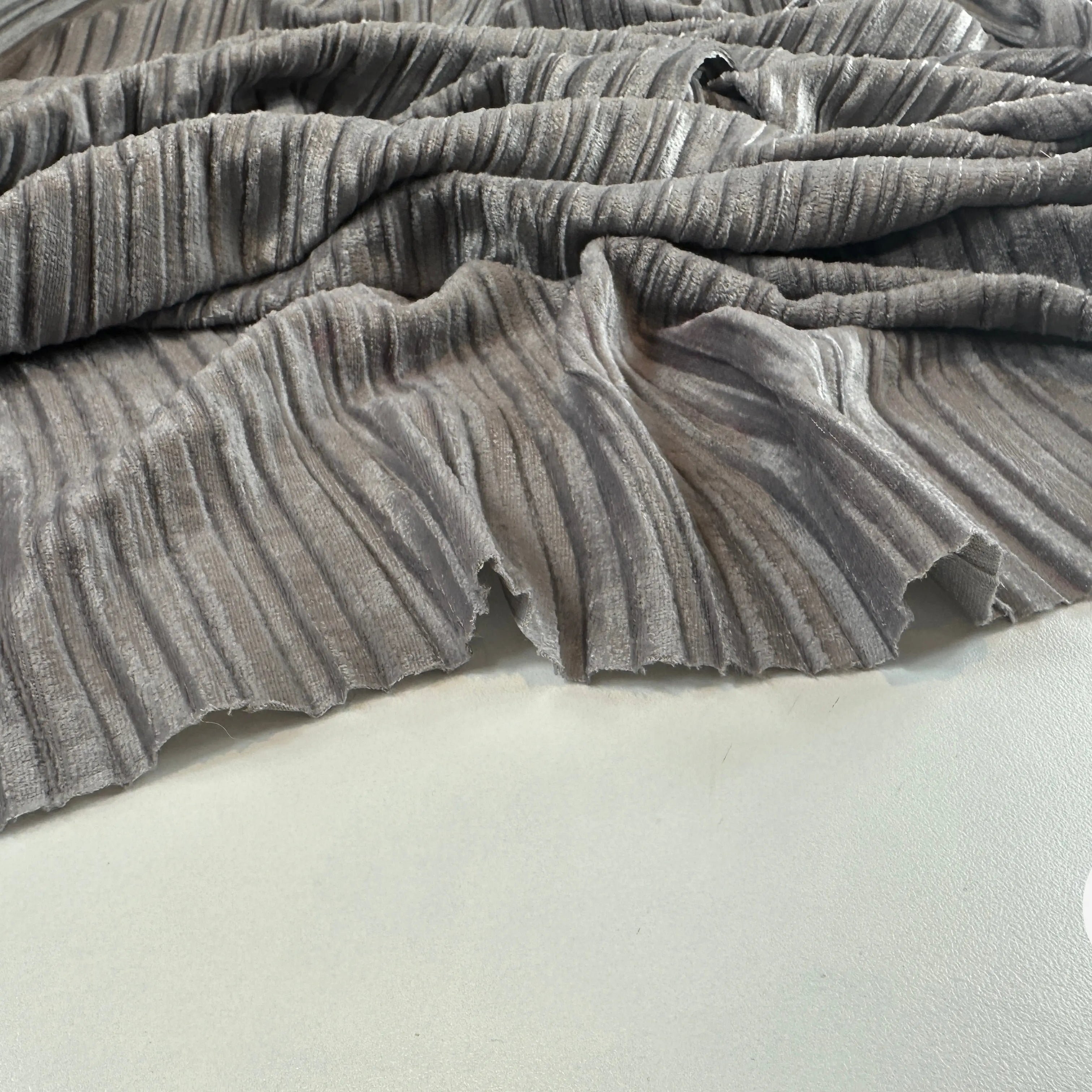 VELOURS PLISSÉ GRIS TAUPE MLC INTERN
