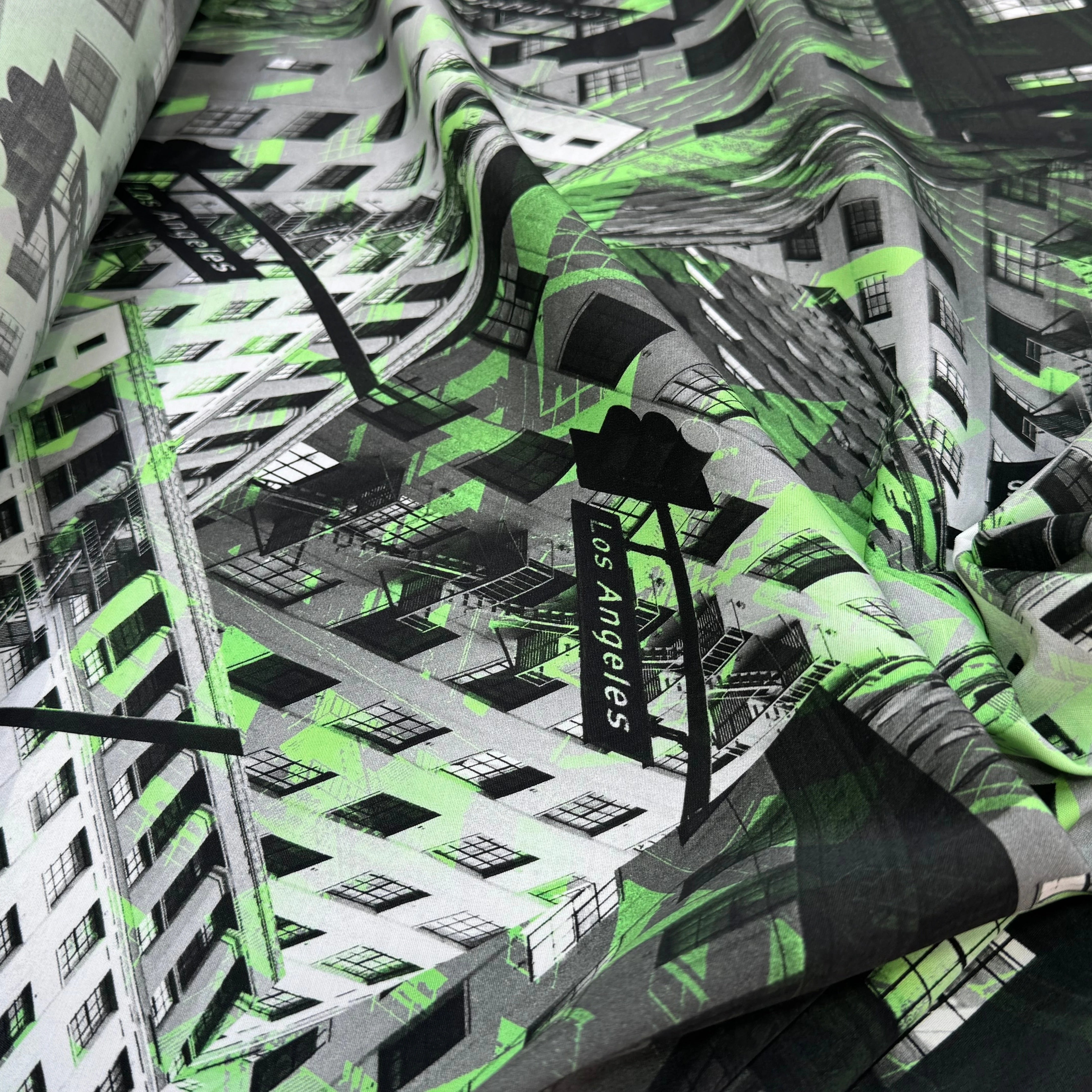 VISCOSE CALIPSO STRETCH IMPRIMÉ GRAPGIQUE TANGO BULDING VERT - My Little Coupon