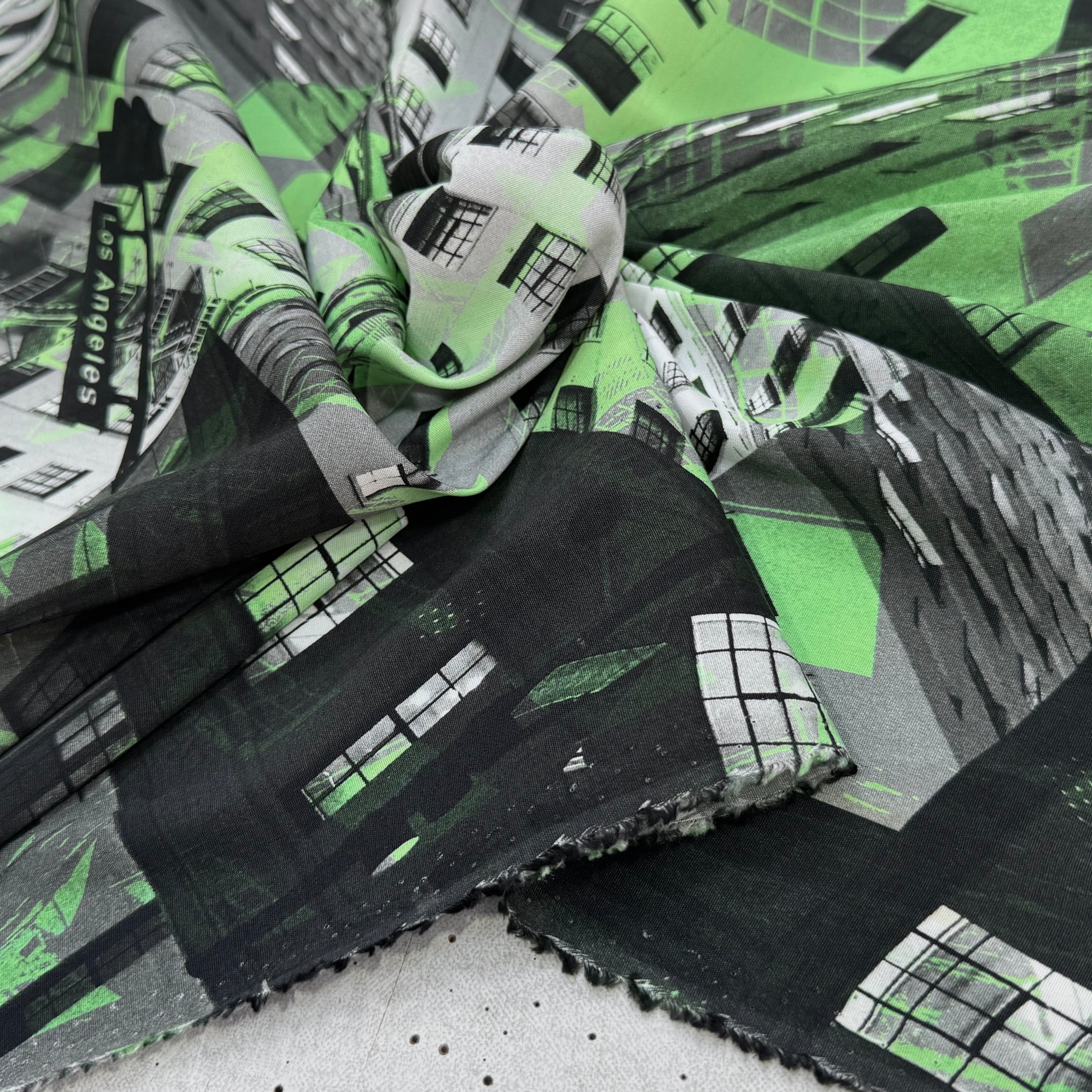 VISCOSE CALIPSO STRETCH IMPRIMÉ GRAPGIQUE TANGO BULDING VERT - My Little Coupon