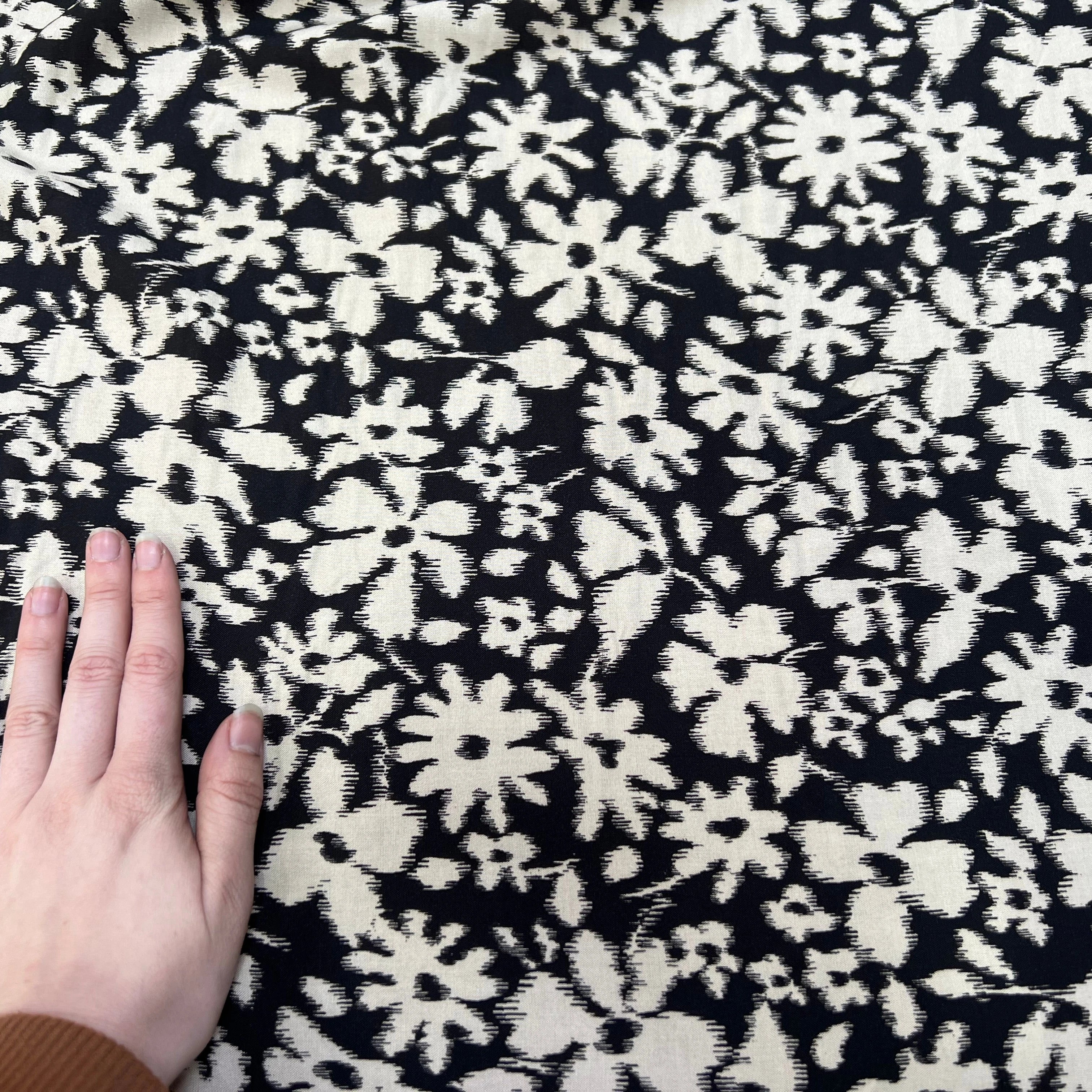 VISCOSE COROLLE NOIR ET BLANC 140 CM - My Little Coupon