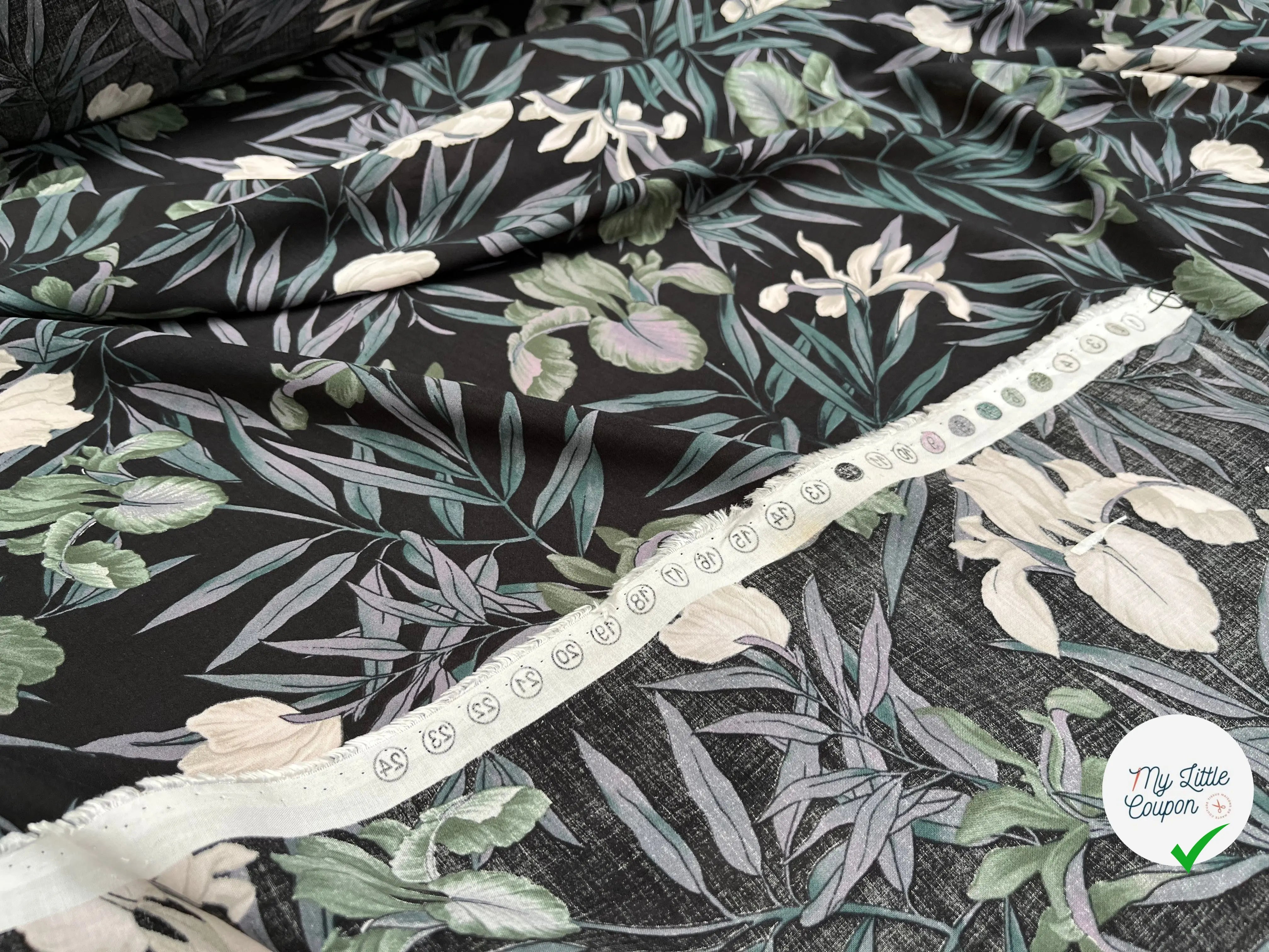 VISCOSE DOUCE FOND NOIR MOTIFS FLEURS VERT ET BLANC ECOVERO - My Little Coupon